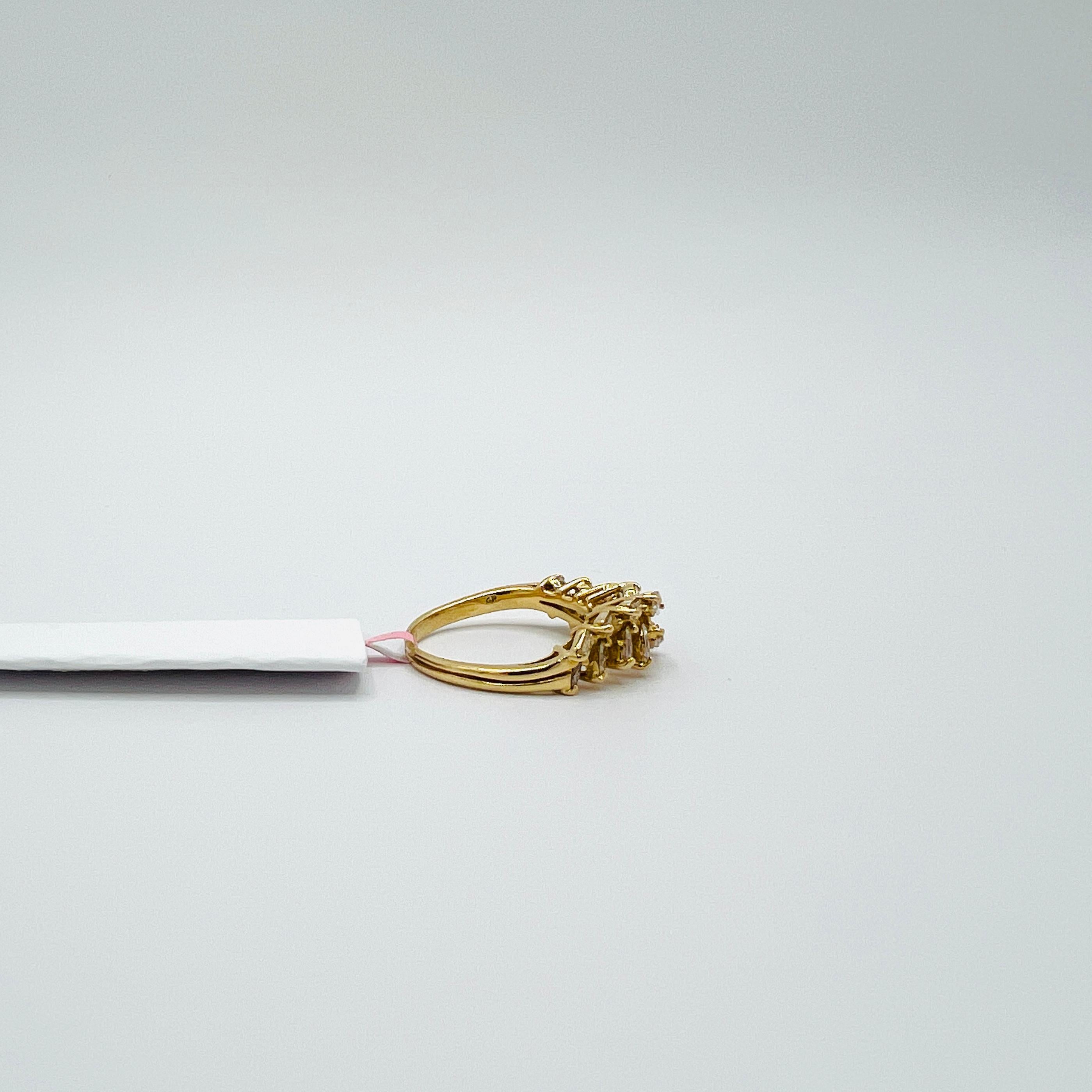 Anillo de diamantes blancos marquesa y baguette en oro amarillo de 18 quilates en Nuevo estado para la venta en Los Angeles, CA