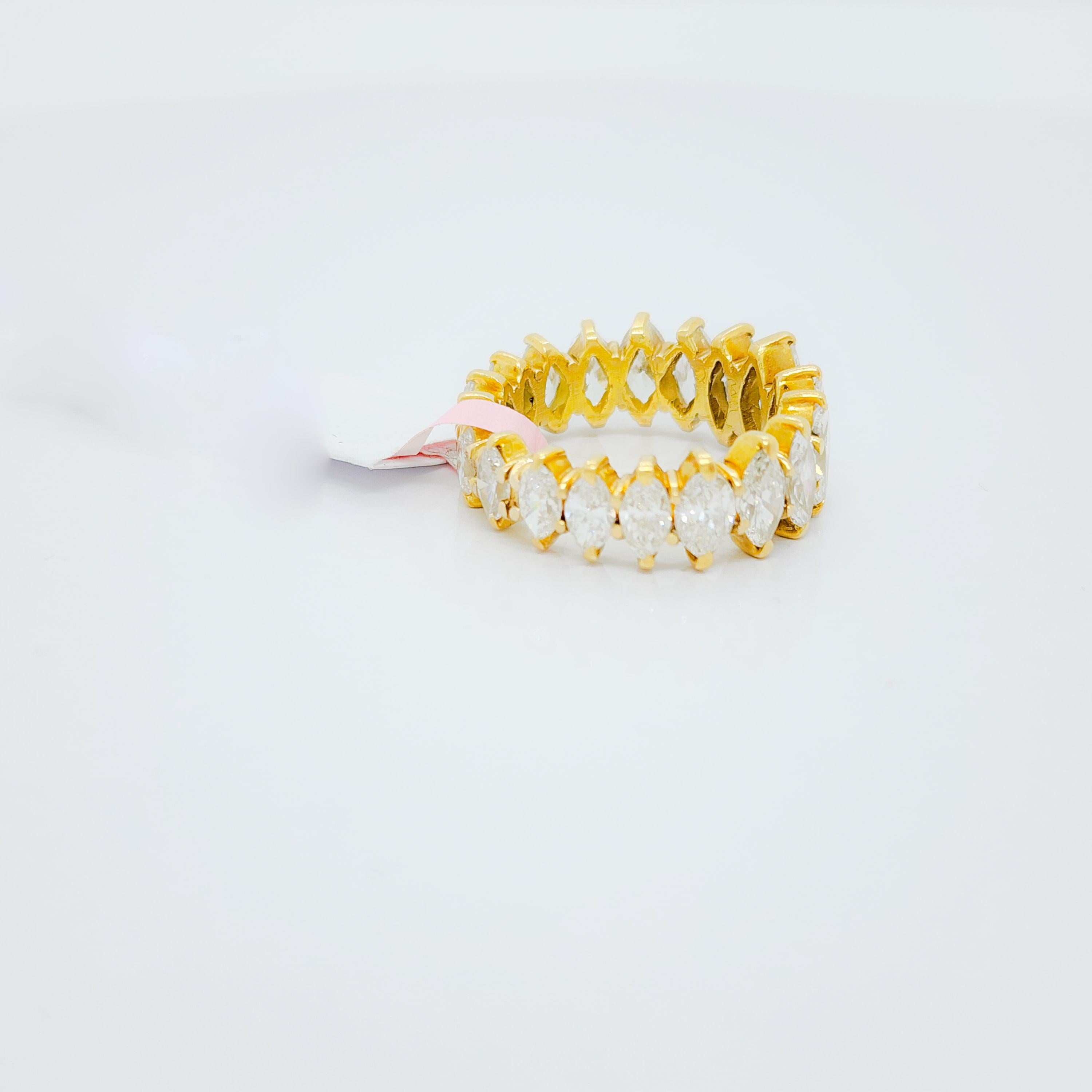 Marquise-Ring aus 18 Karat Gelbgold mit weißem Diamanten im Angebot 1