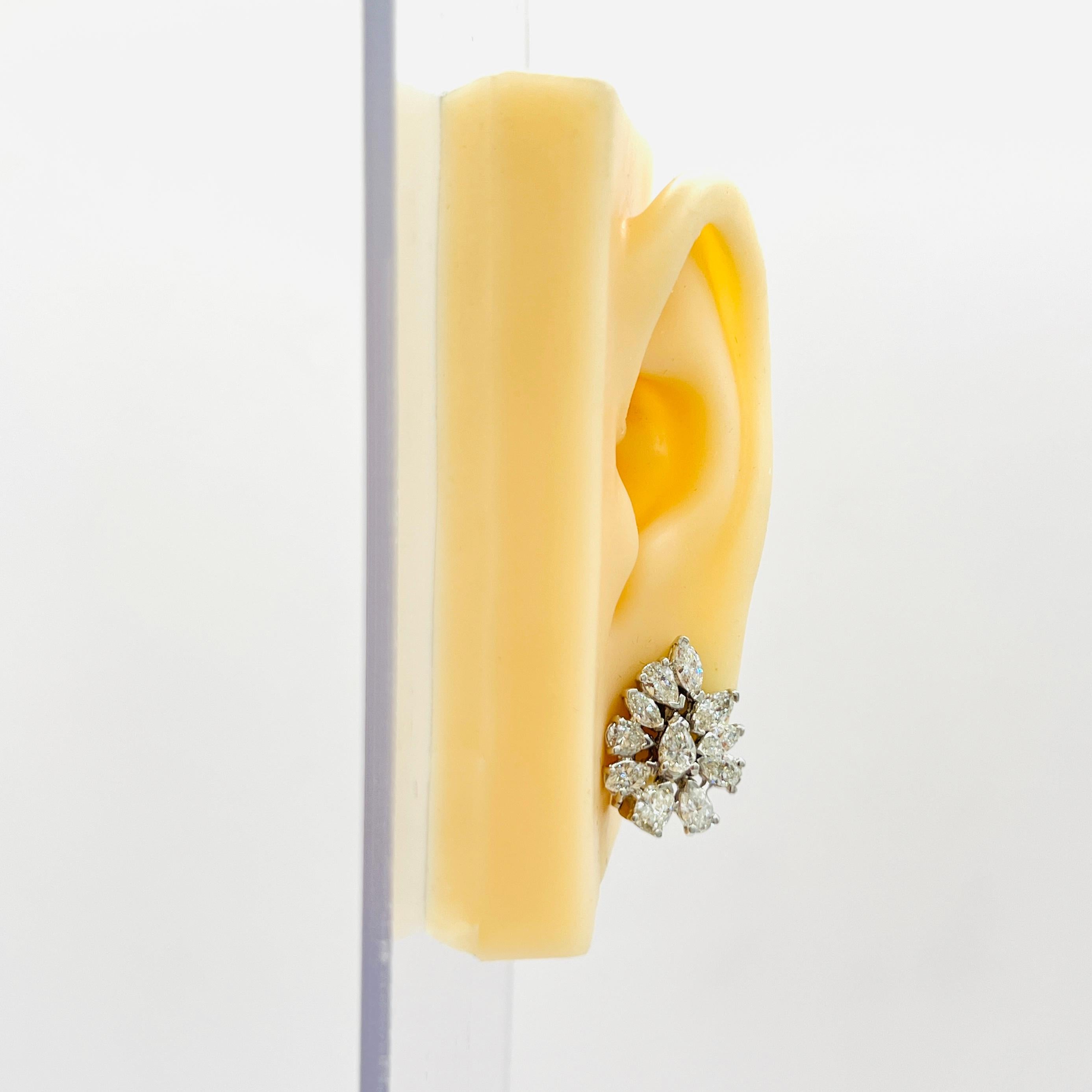 Taglio marquise Orecchini a grappolo con diamanti bianchi, marquise, pera e ovali in oro bianco 18 carati in vendita