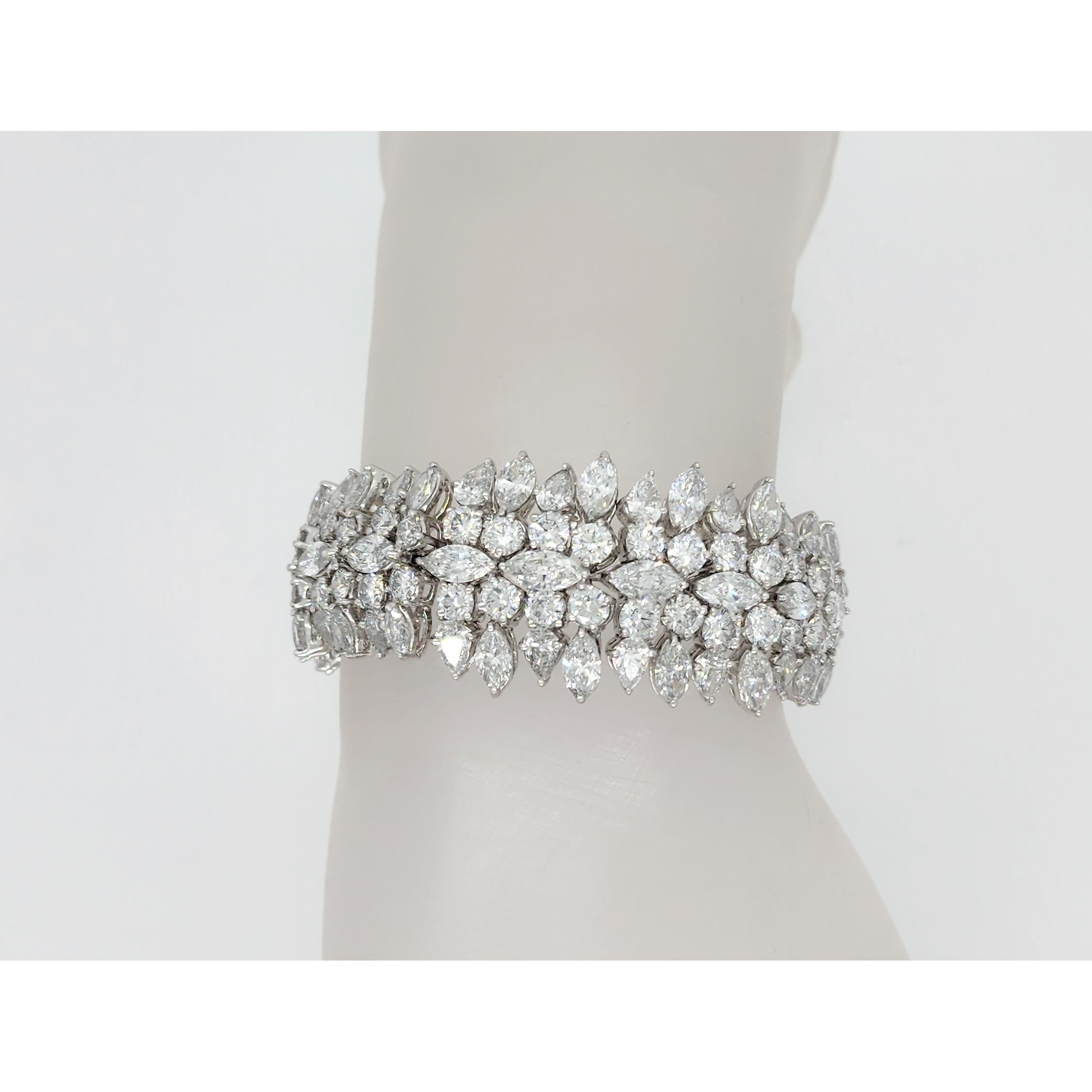 Weißes Cluster-Armband mit weißen Diamanten im Marquise-, Birnen- und Rundschliff im Zustand „Neu“ in Los Angeles, CA