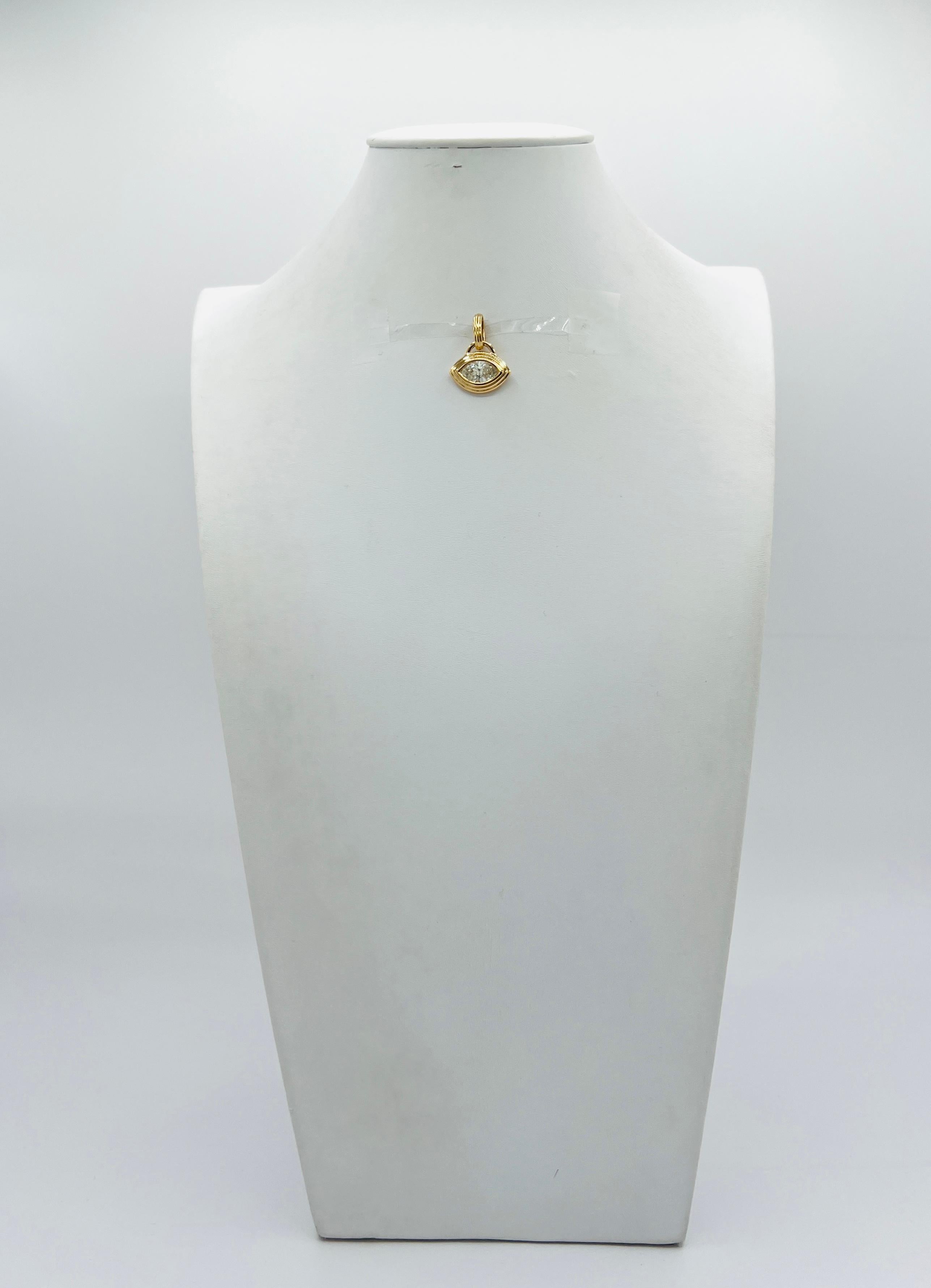 Femenino o masculino Colgante Marquesa de Diamante Blanco en Oro Amarillo de 18 K en venta