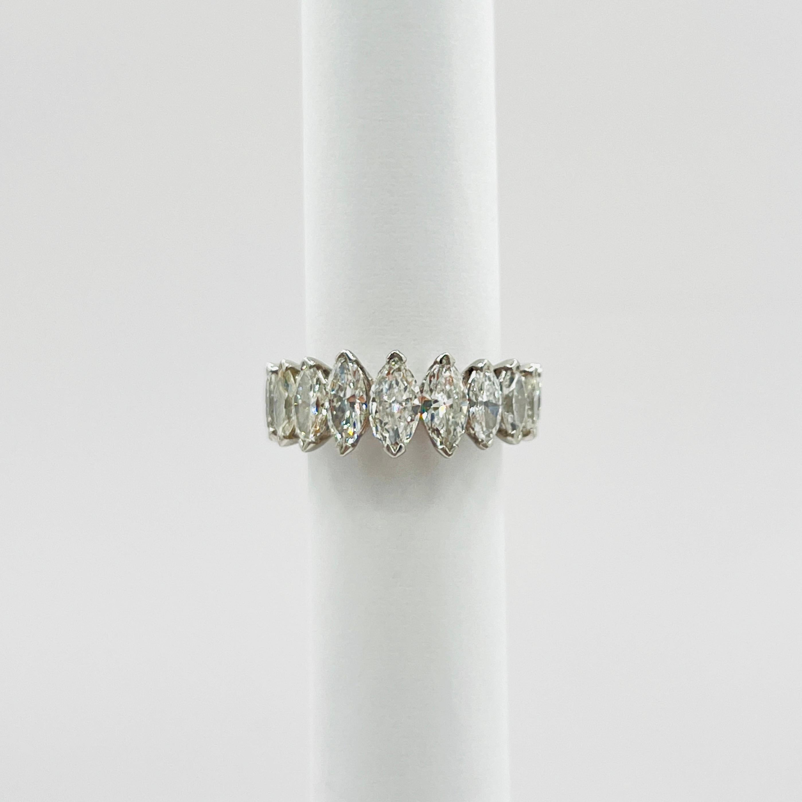 Femenino o masculino Anillo marquesa de diamantes blancos en platino en venta