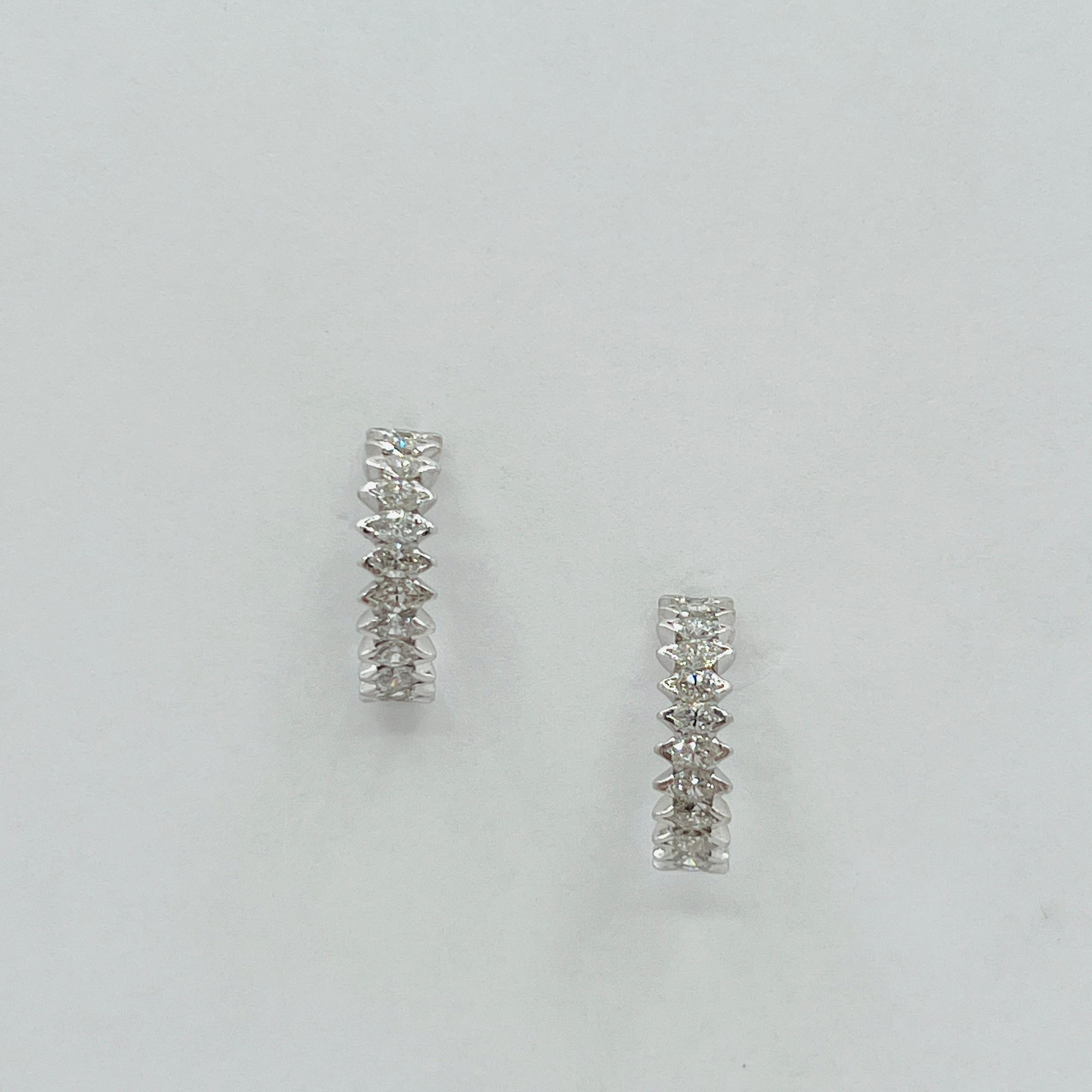 Demi-cercles en or blanc 18 carats avec diamant blanc Marquise Neuf - En vente à Los Angeles, CA