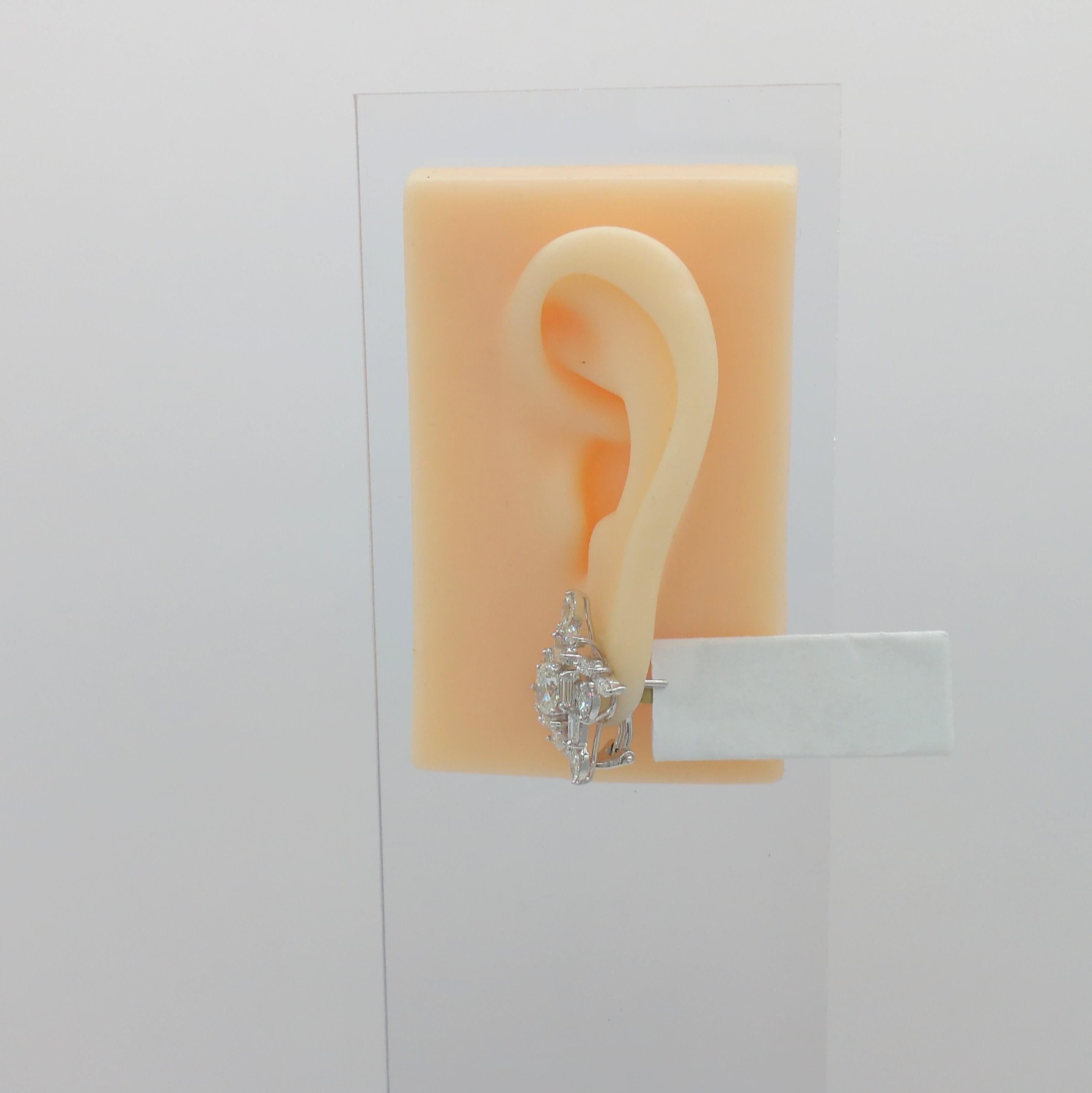 Taille Marquise Boucles d'oreilles grappe de diamants blancs en or blanc 18 carats en vente