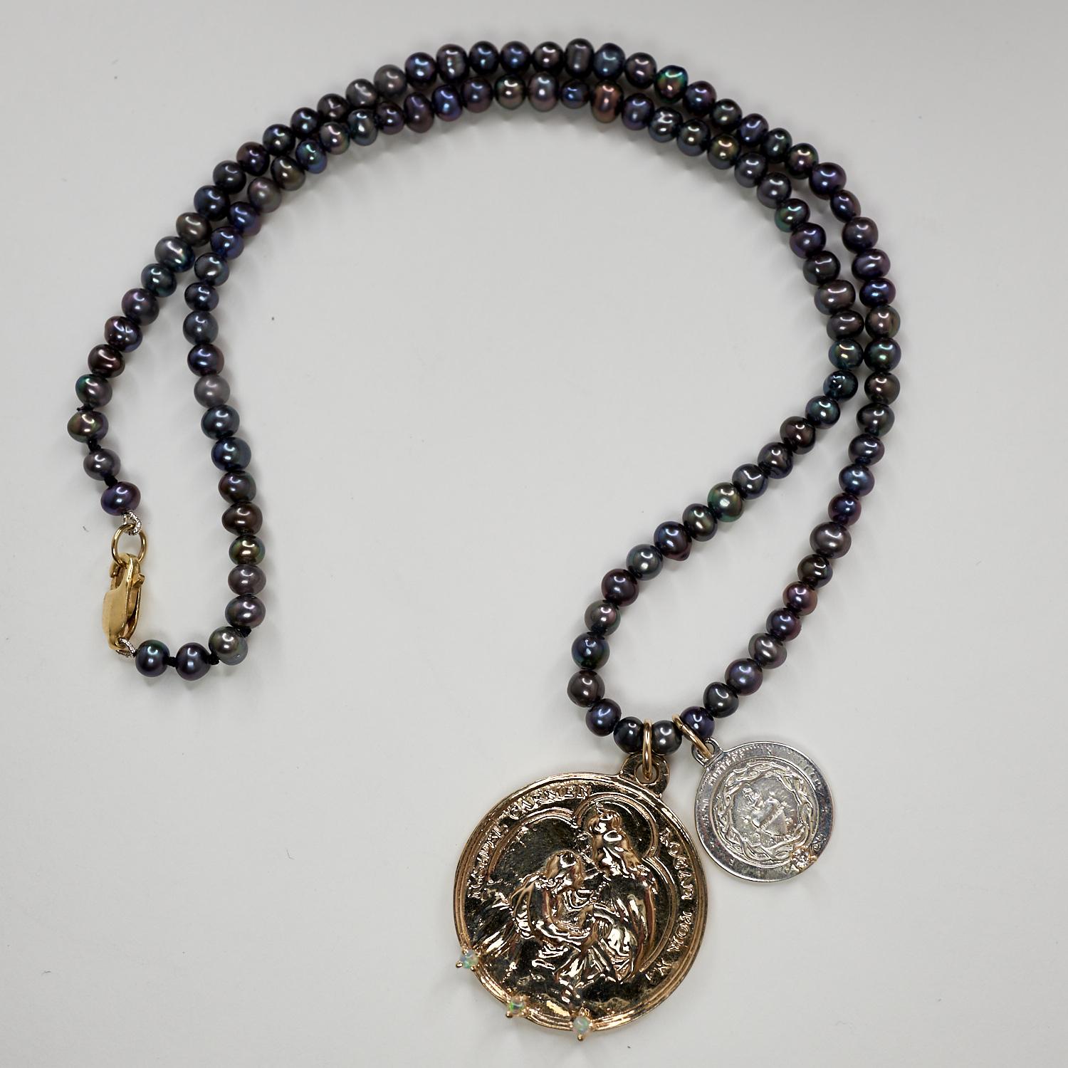 Choker-Halskette mit Medaillon-Anhänger, weißer Diamant, Opal, schwarze Perle, J Dauphin (Brillantschliff) im Angebot