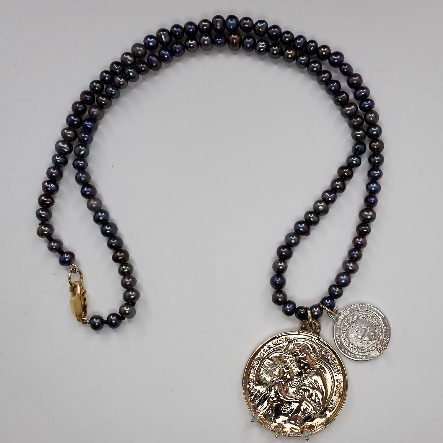 Choker-Halskette mit Medaillon-Anhänger, weißer Diamant, Opal, schwarze Perle, J Dauphin im Angebot 1