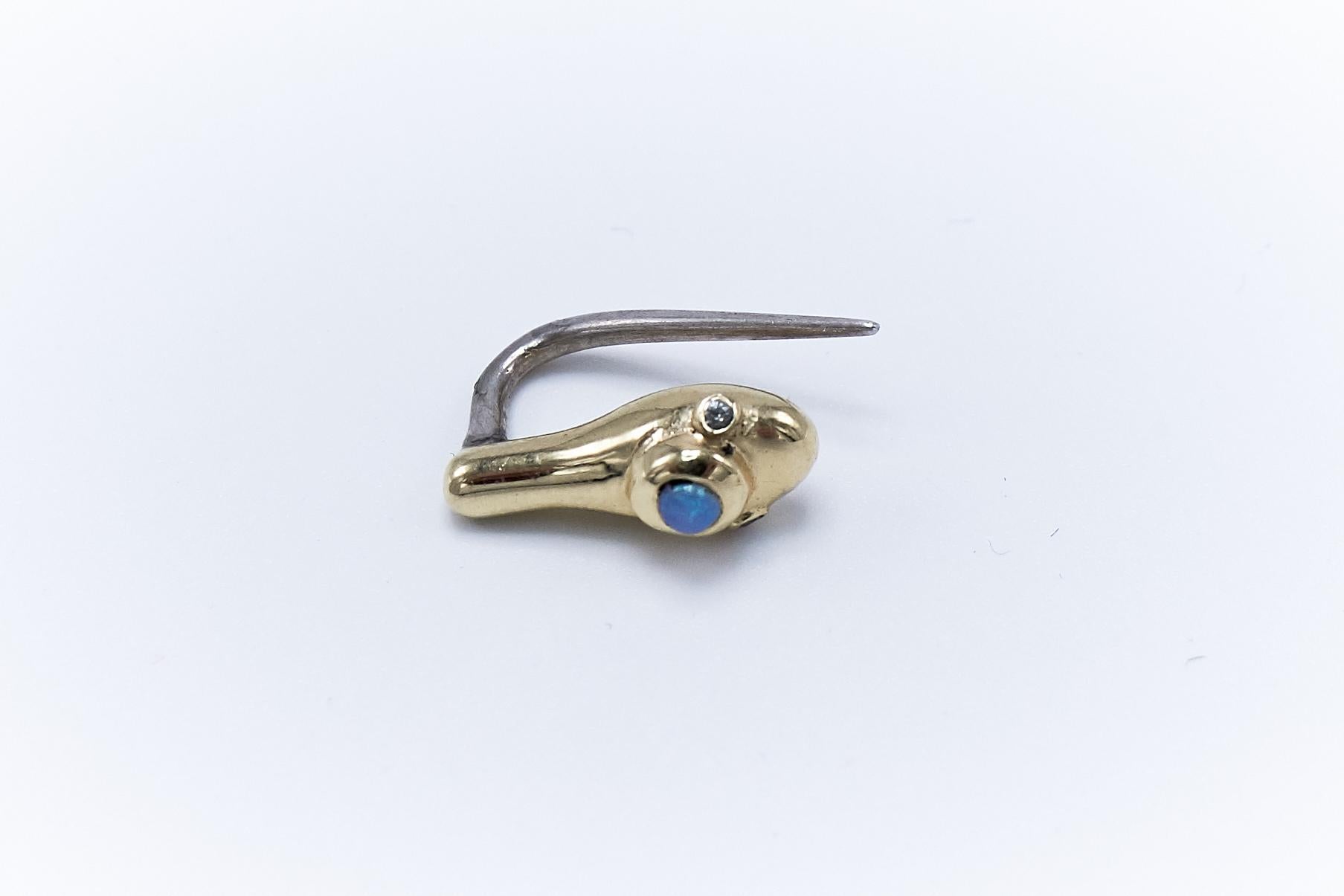 J Dauphin, boucles d'oreilles fantaisie serpent en or avec opale blanche et diamants, pièce unique Neuf - En vente à Los Angeles, CA
