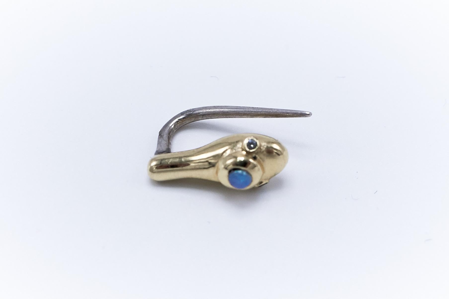 J Dauphin, boucles d'oreilles fantaisie serpent en or avec opale blanche et diamants, pièce unique Pour femmes en vente