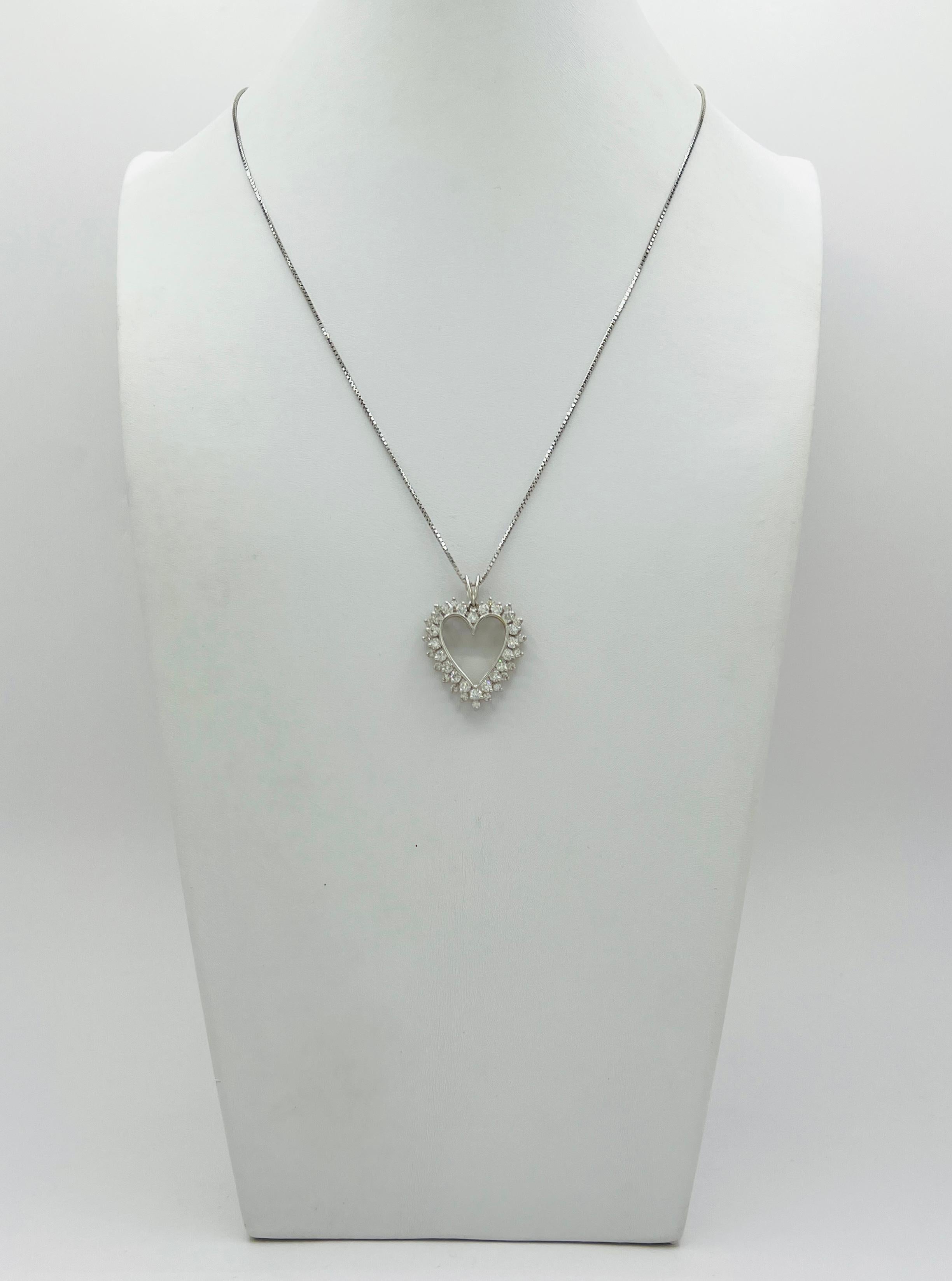 White Diamond Open Heart Pendant Necklace in 14K White Gold In New Condition For Sale In Los Angeles, CA