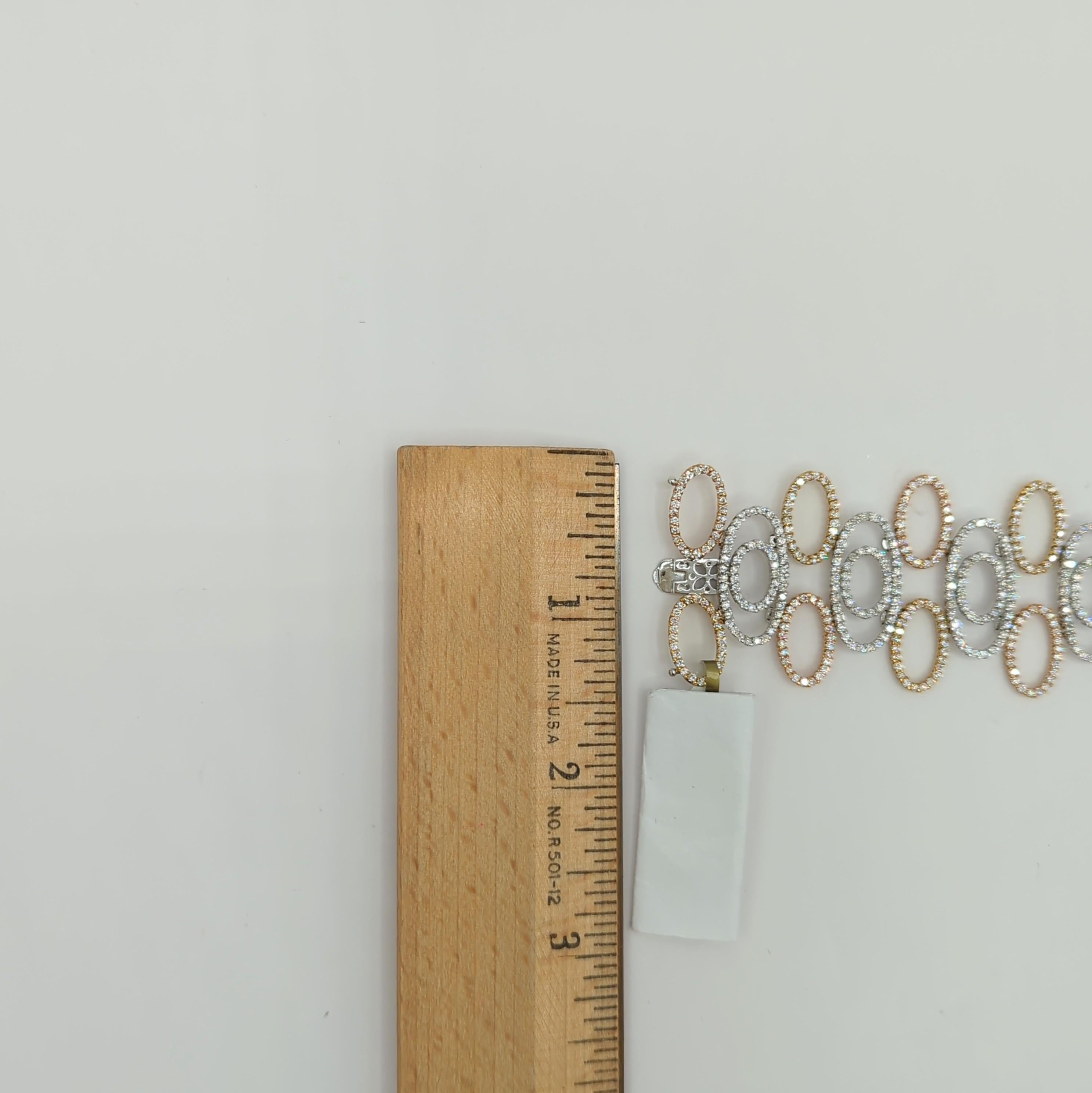 Bracelet design/One en or 3 tons 18K avec diamants blancs en vente 3