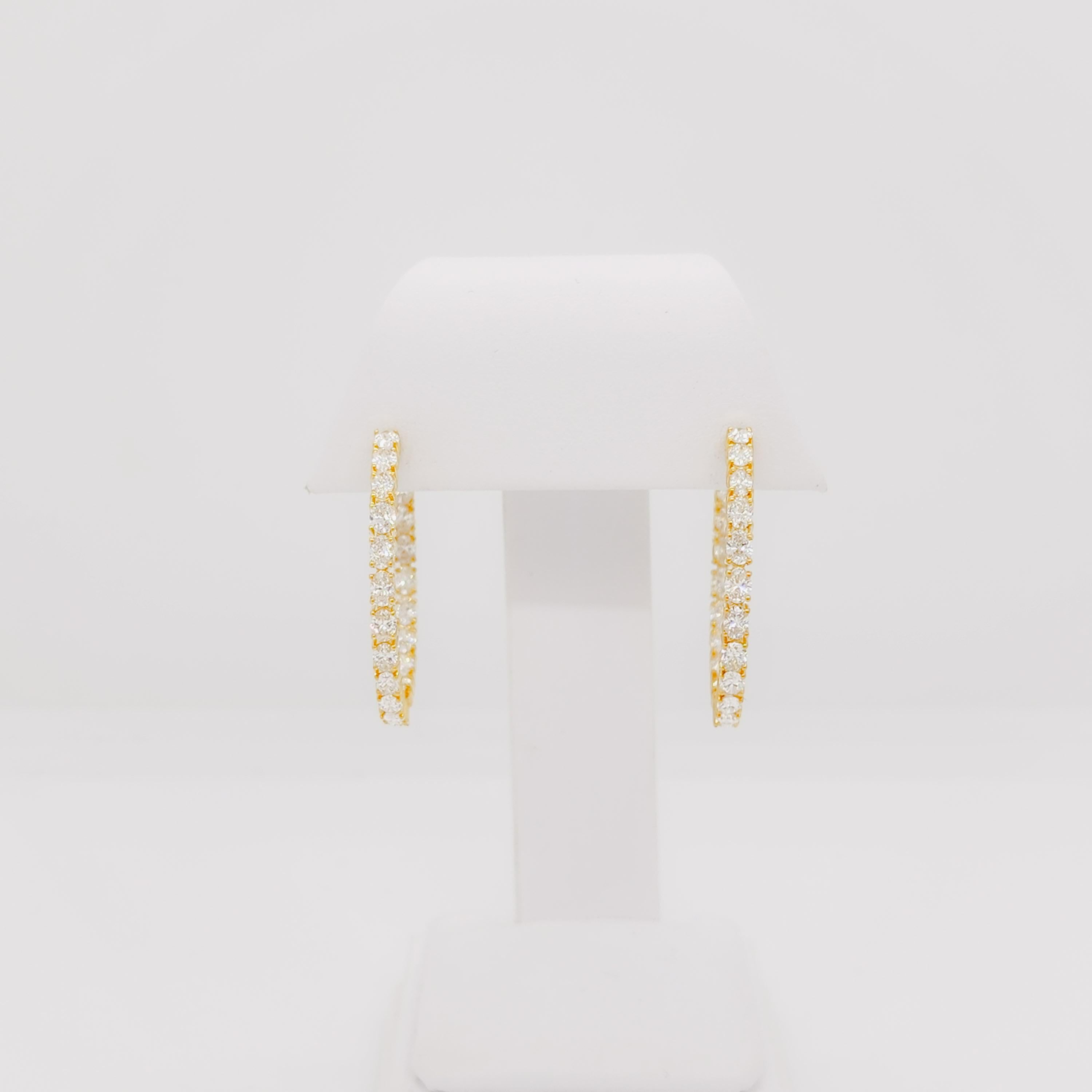 Wunderschöne 4,58 ct. weiße Diamant-Ovale, insgesamt 42 Steine.  Handgefertigt in 18k Gelbgold.  