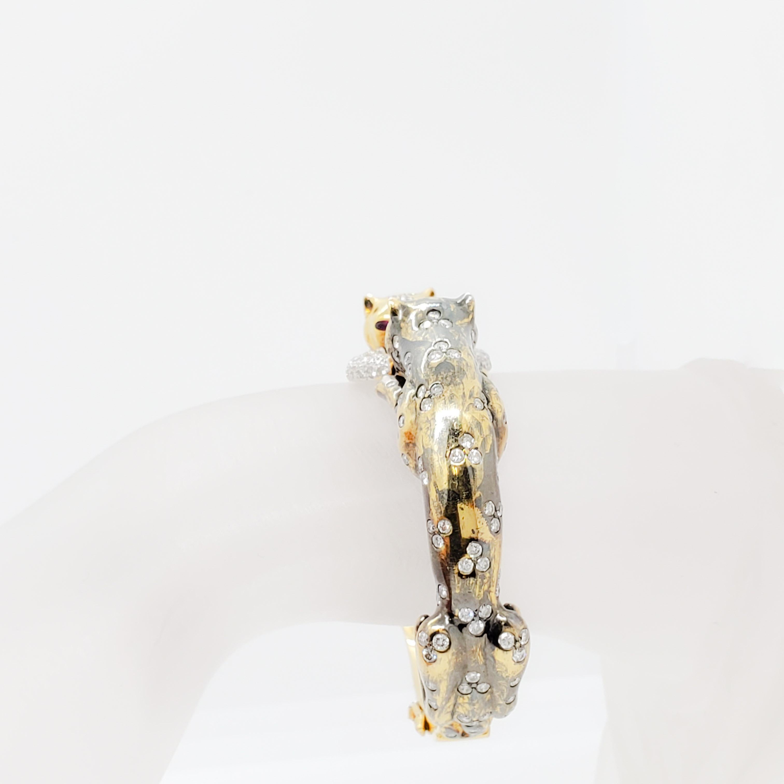 Panther-Armreif aus 18 Karat zweifarbigem Gold mit weißen Diamanten im Angebot 2