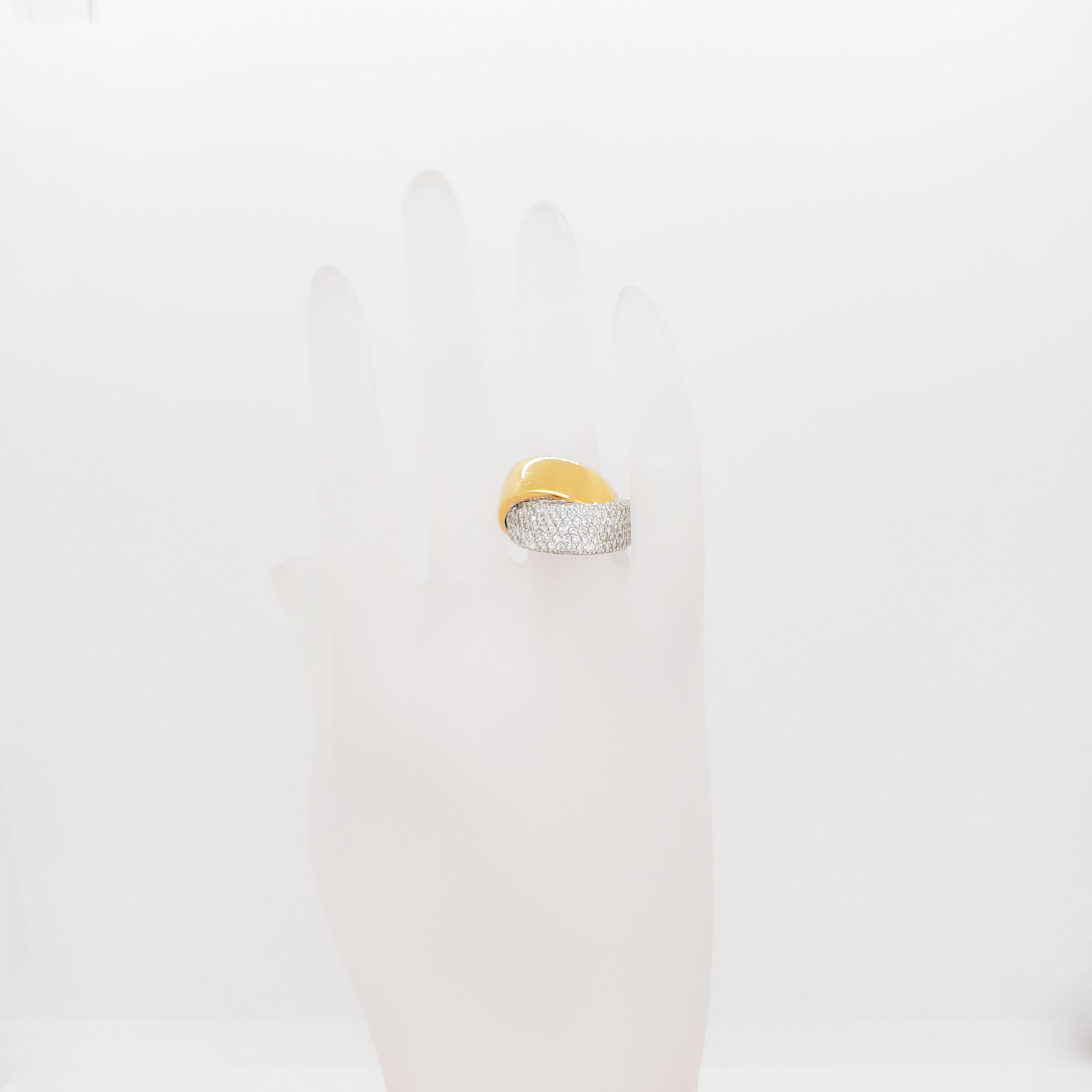 Ring aus 18 Karat Gelbgold mit weißen Diamanten Pavé 1