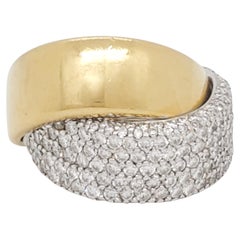 Anello con pavé di diamanti bianchi e oro giallo 18 carati