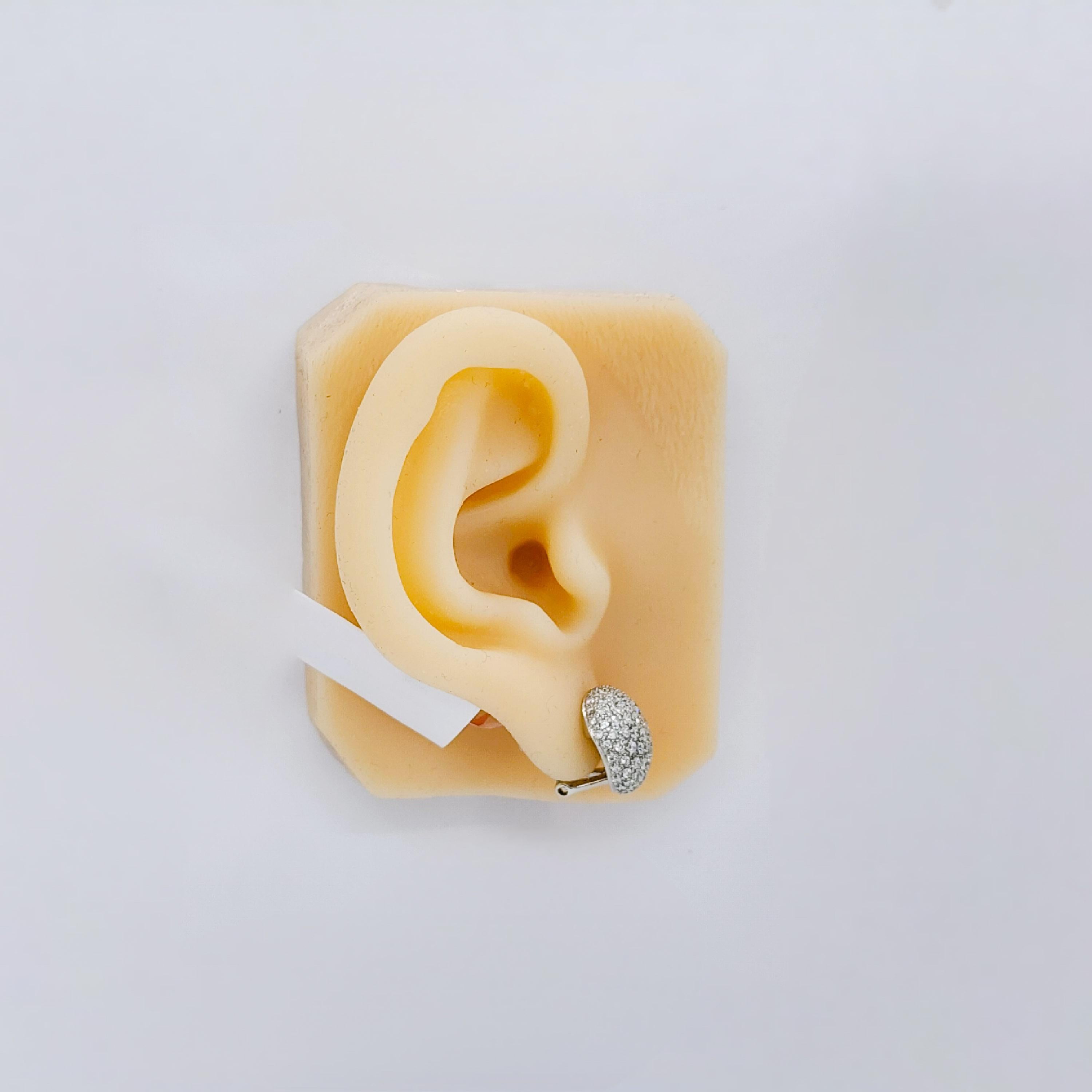 Weiße Diamant-Pavé-Ohrringe aus 18 Karat Weißgold im Angebot 2