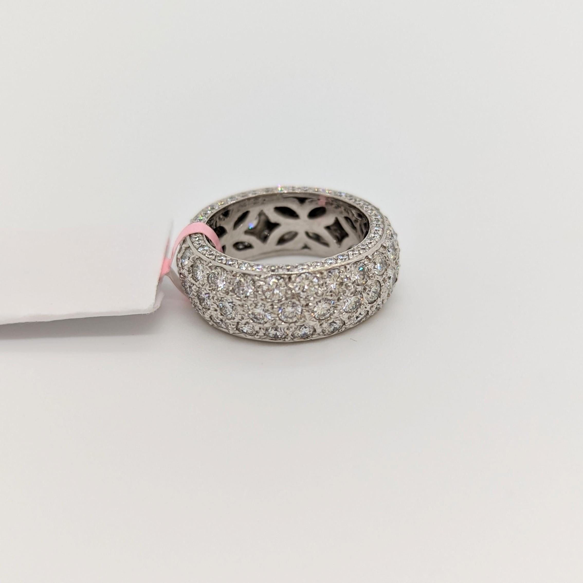 White Diamond Pave Eternity Ring in 18K White Gold In New Condition For Sale In Los Angeles, CA
