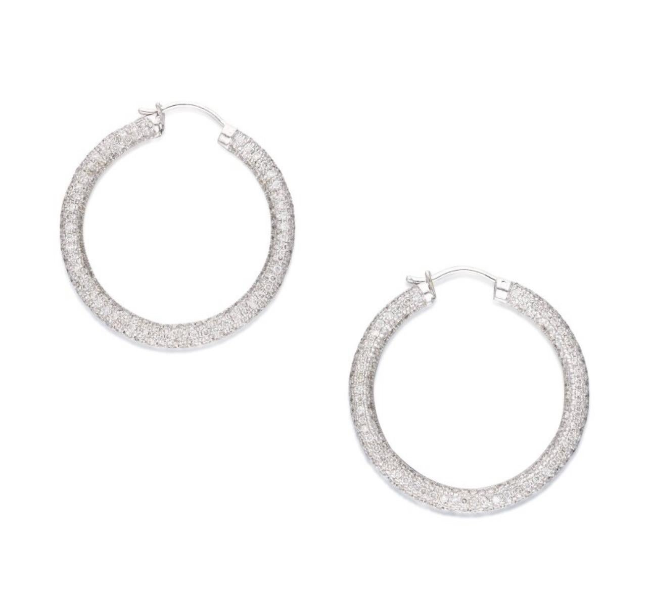 White Diamond Pave Hoops in 18k White Gold In New Condition For Sale In New York, NY
