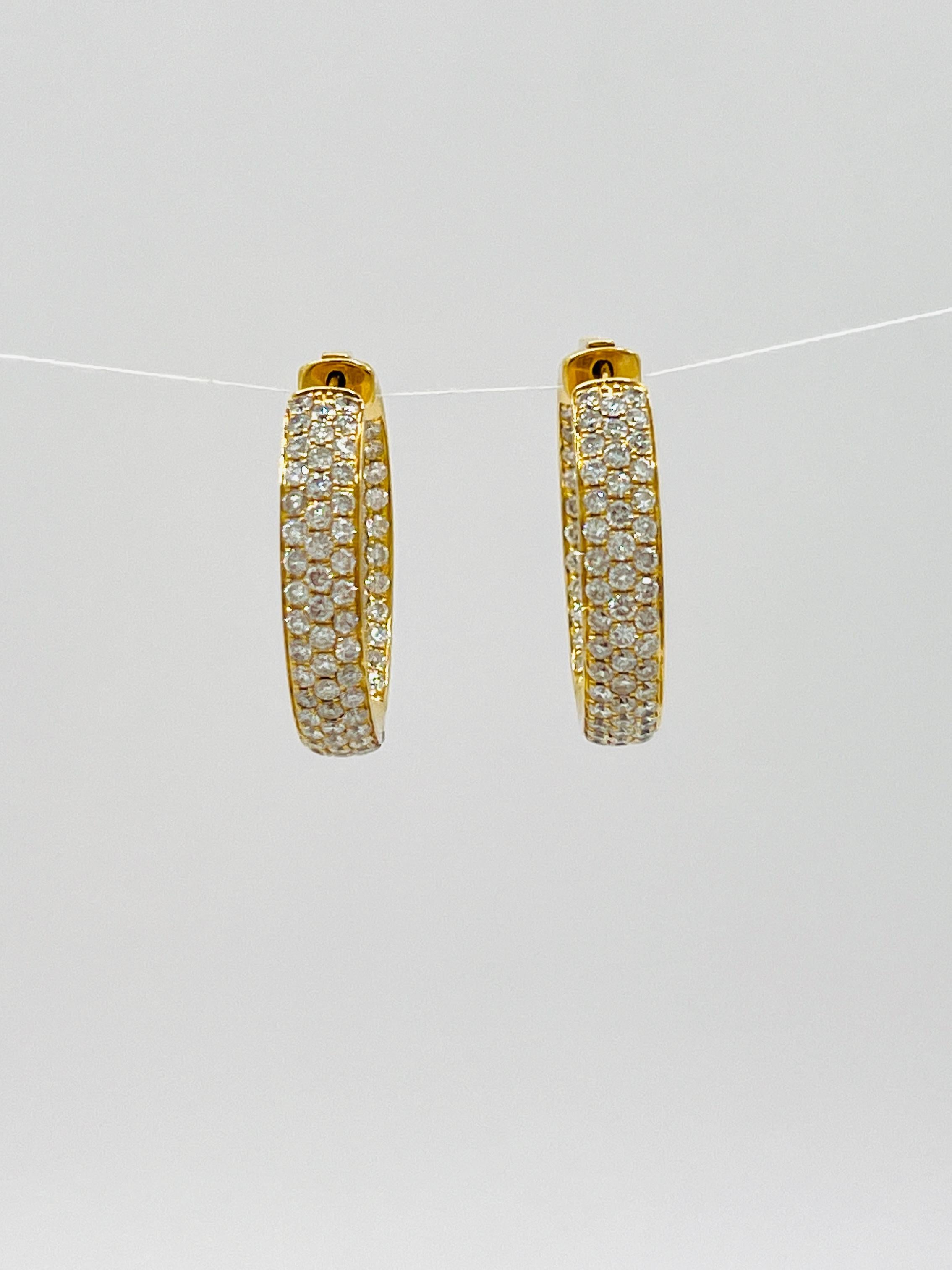 Boucles d'oreilles In & Out en or jaune 18K et diamant blanc pavé en vente 5