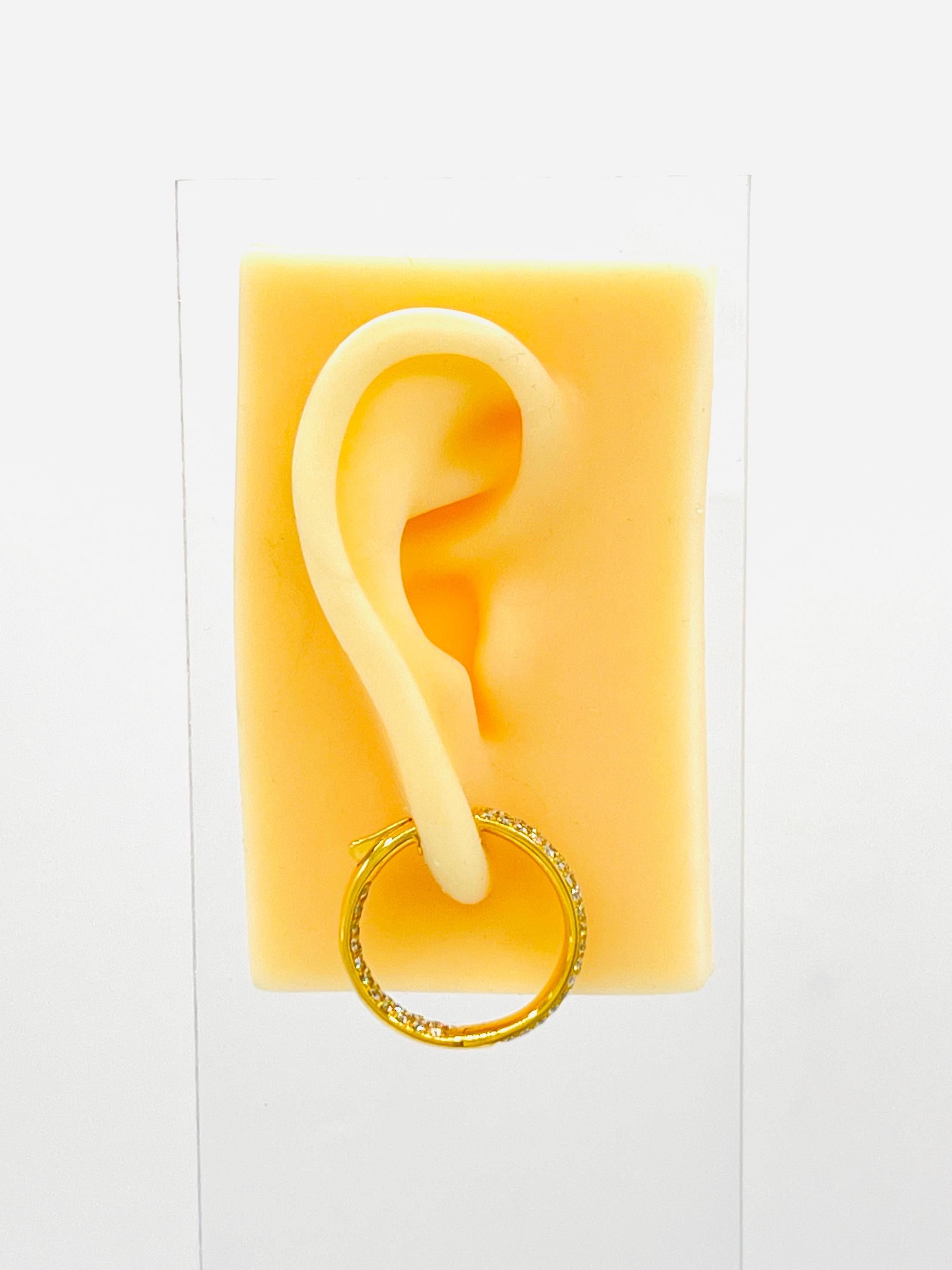 Taille ronde Boucles d'oreilles In & Out en or jaune 18K et diamant blanc pavé en vente
