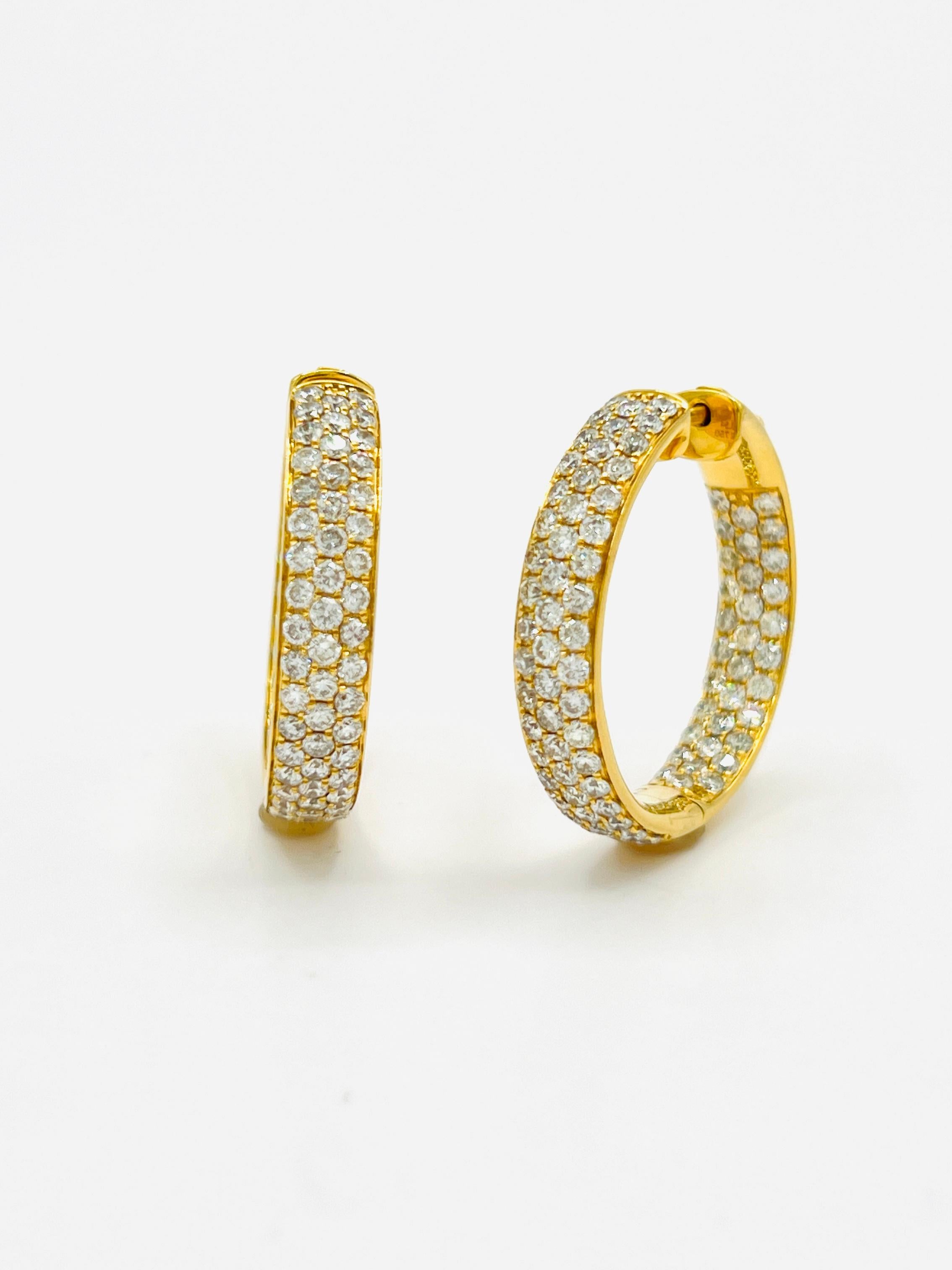 Boucles d'oreilles In & Out en or jaune 18K et diamant blanc pavé Unisexe en vente