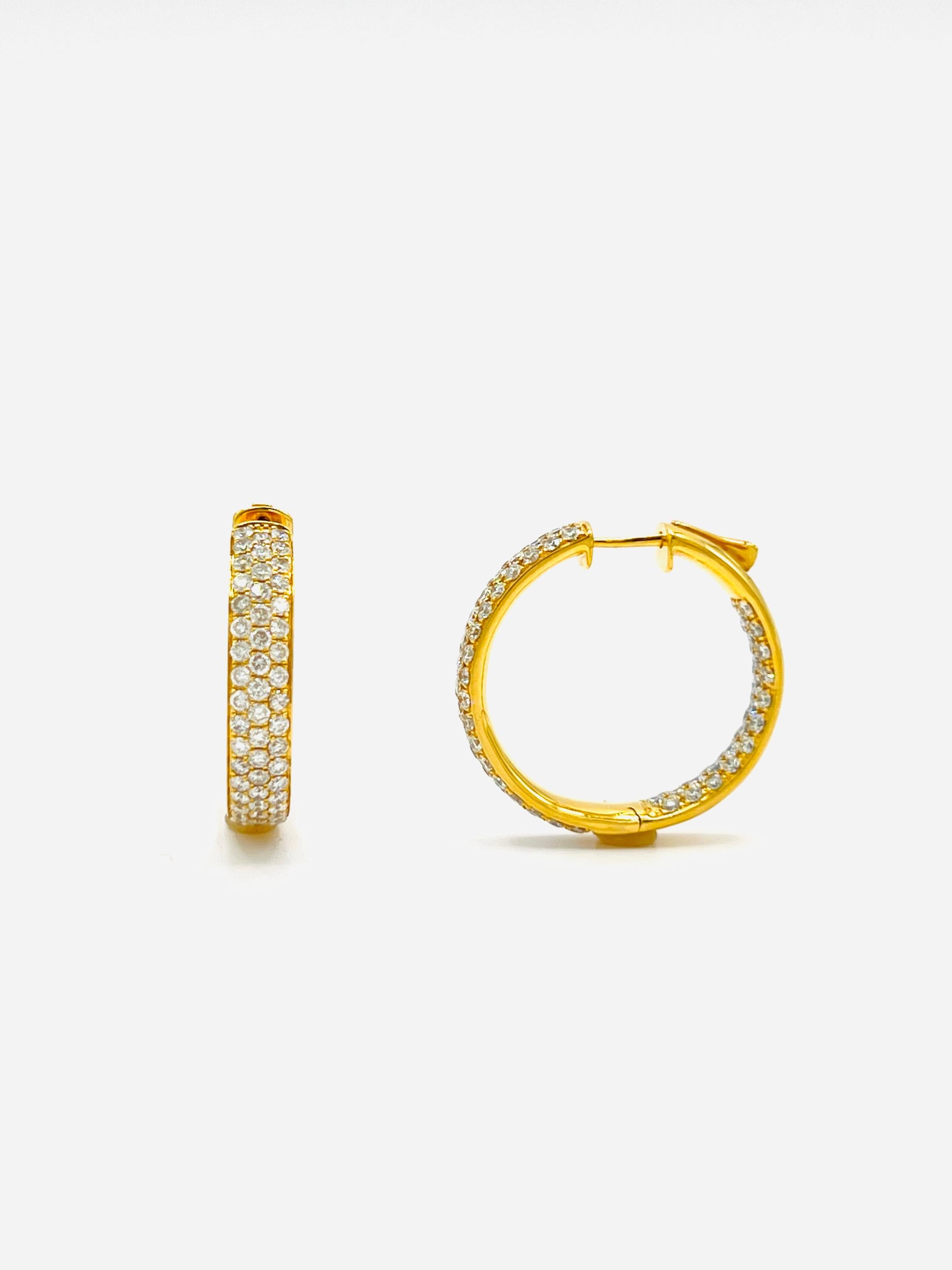 Boucles d'oreilles In & Out en or jaune 18K et diamant blanc pavé en vente 2