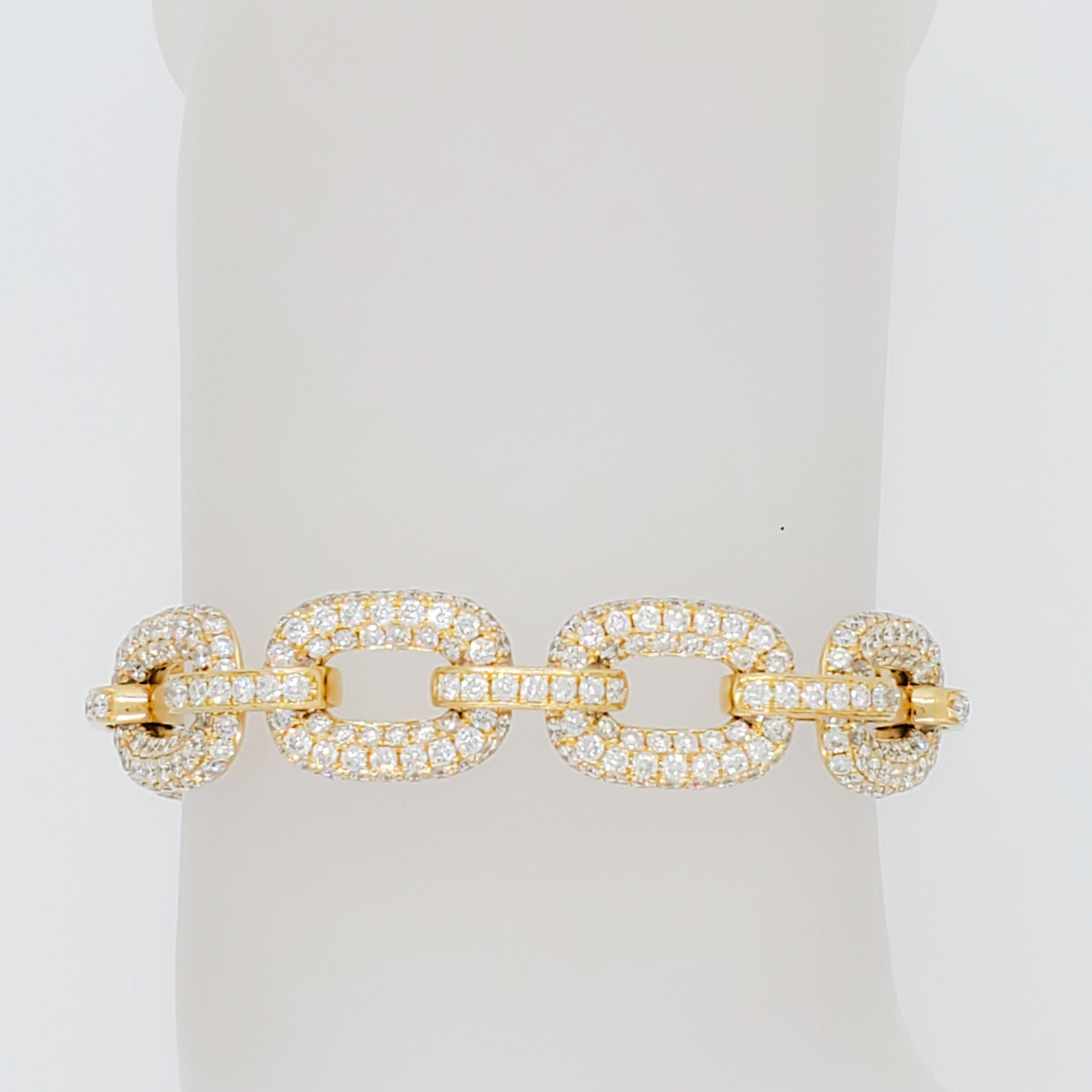 Round Cut White Diamond Pave Link Bracelet in 18k Yellow Gold