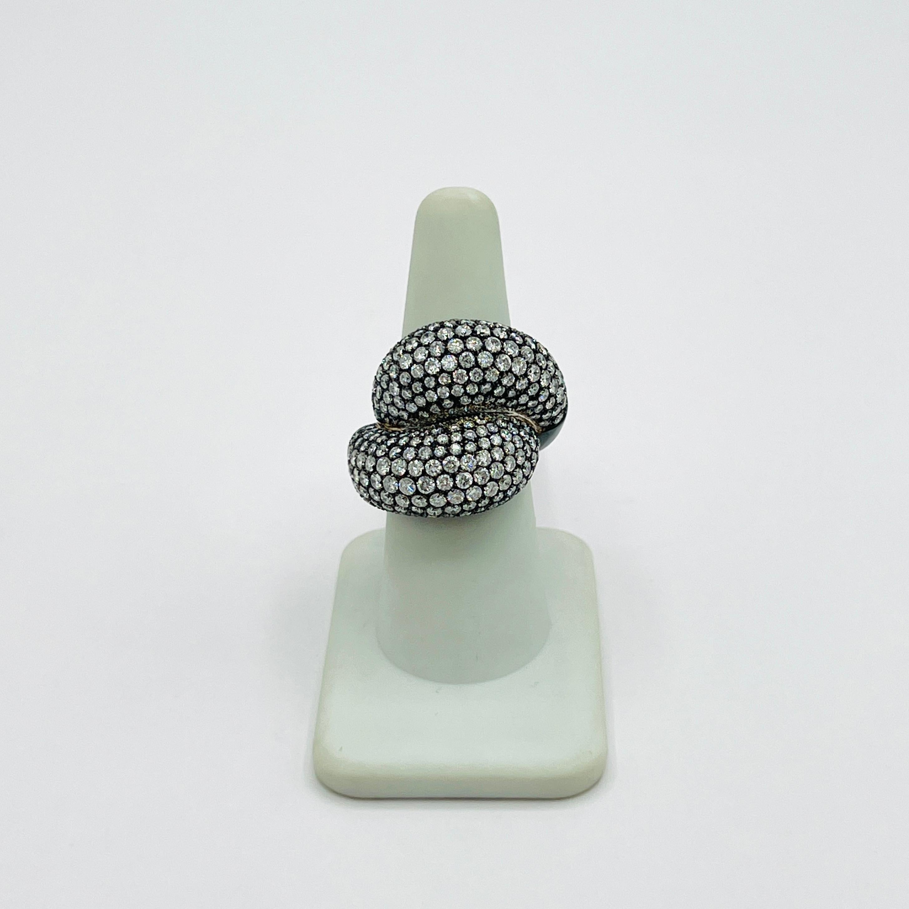 Pave-Ring aus 18 Karat Weißgold mit weißen Diamanten und schwarzem Rhodium im Zustand „Neu“ in Los Angeles, CA