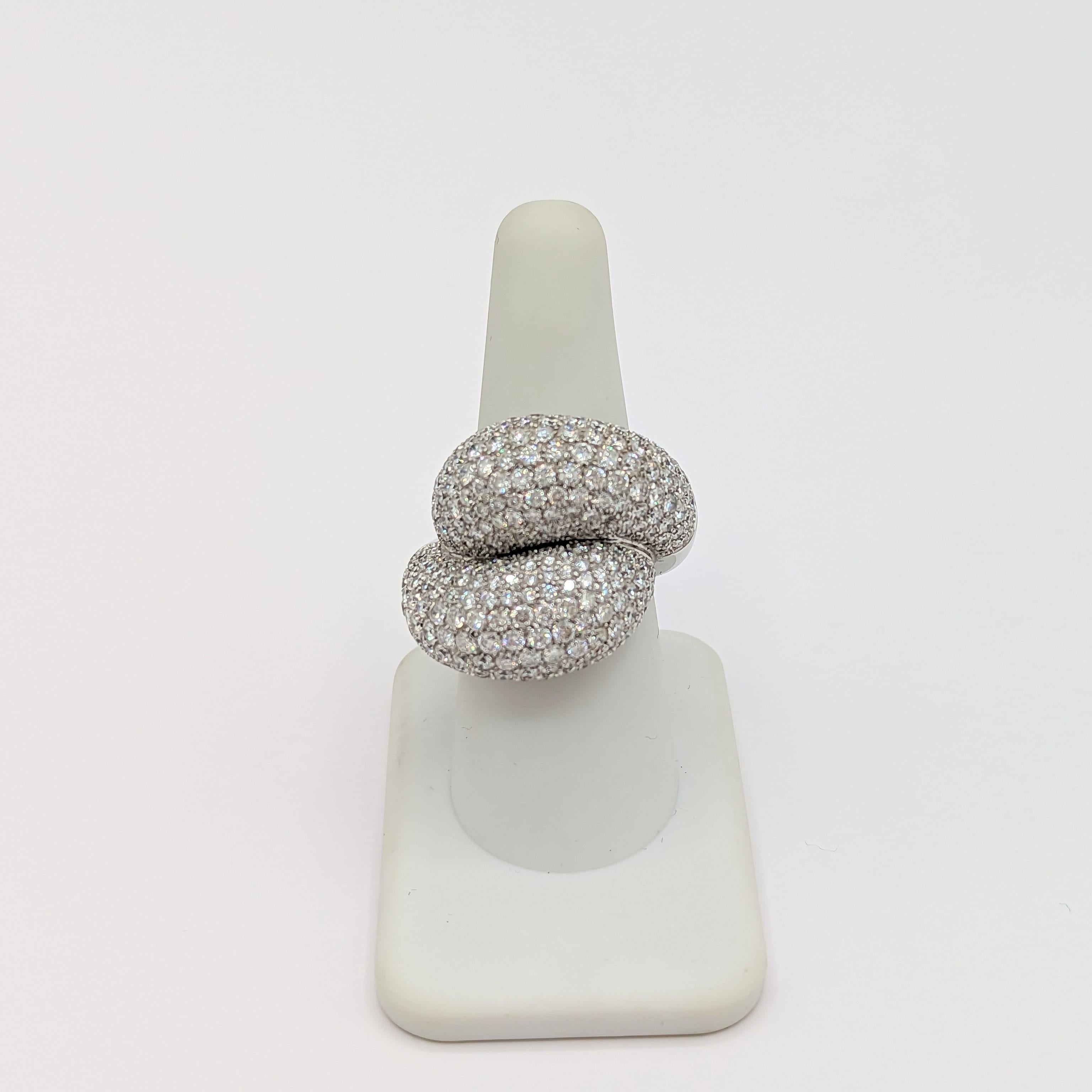 White Diamond Pave Ring in 18K White Gold In New Condition For Sale In Los Angeles, CA