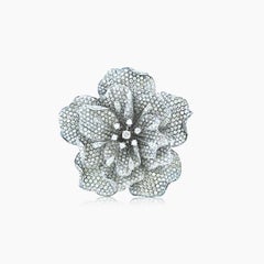 Bague en or blanc 18 carats sertie de diamants blancs The Lilly Flower Floral
