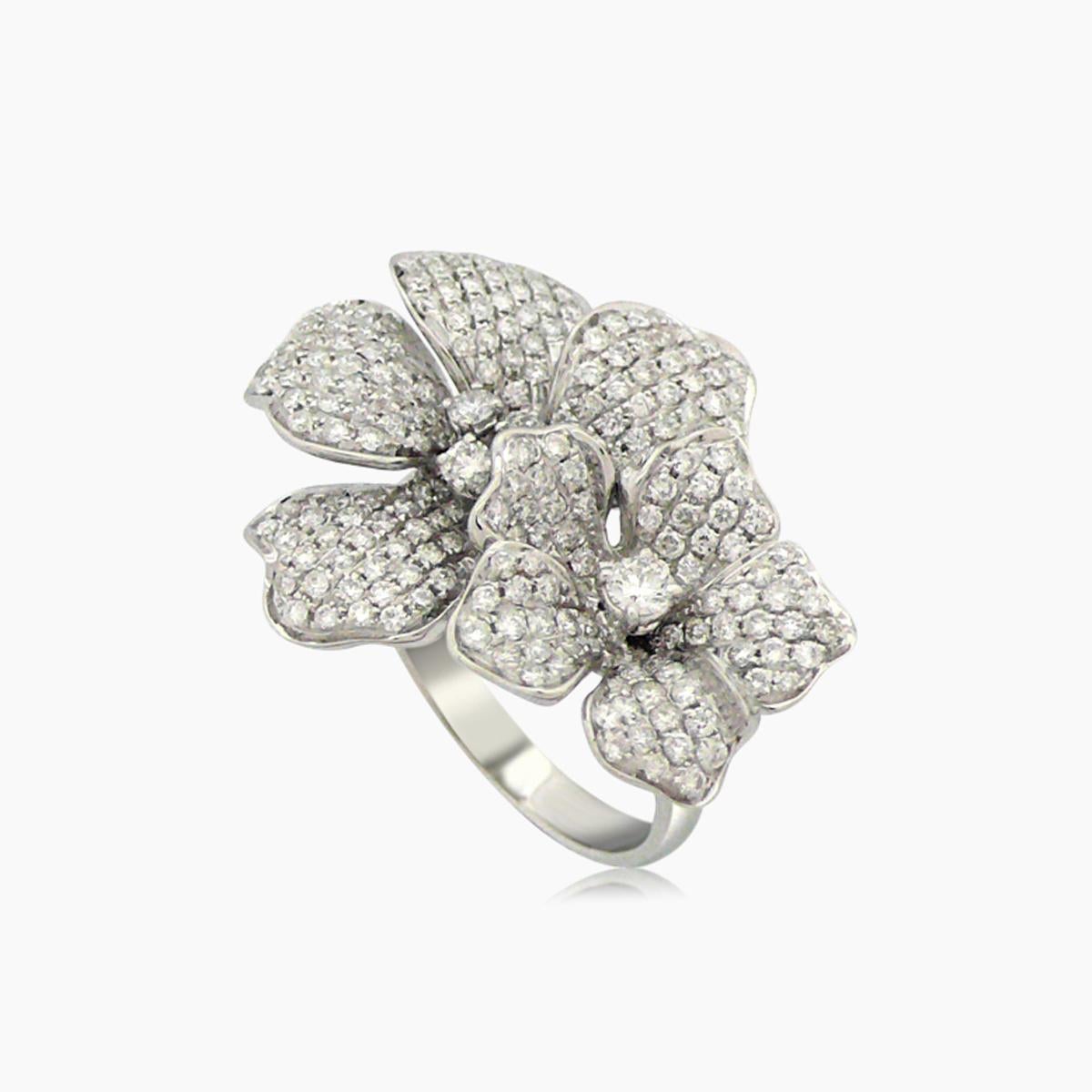 Anillo de oro blanco de 18 quilates con diamante blanco engastado Flor de Lilly Floral Corte mixto en venta