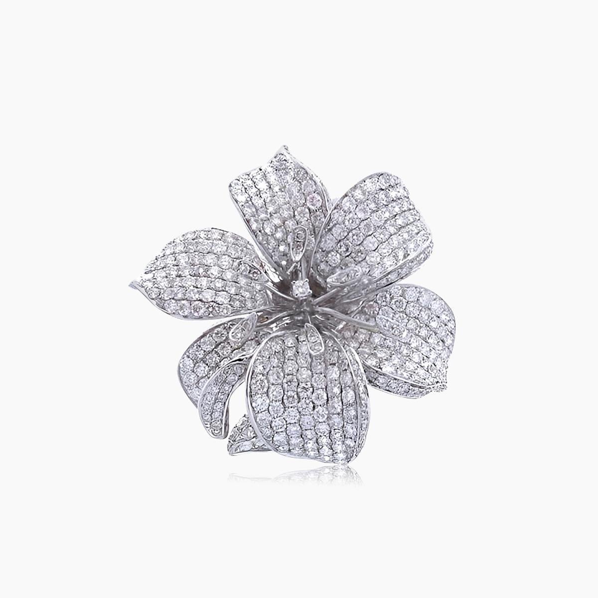 Anillo de oro blanco de 18 quilates con diamante blanco engastado Flor de Lilly Floral en Nuevo estado para la venta en Oakton, VA