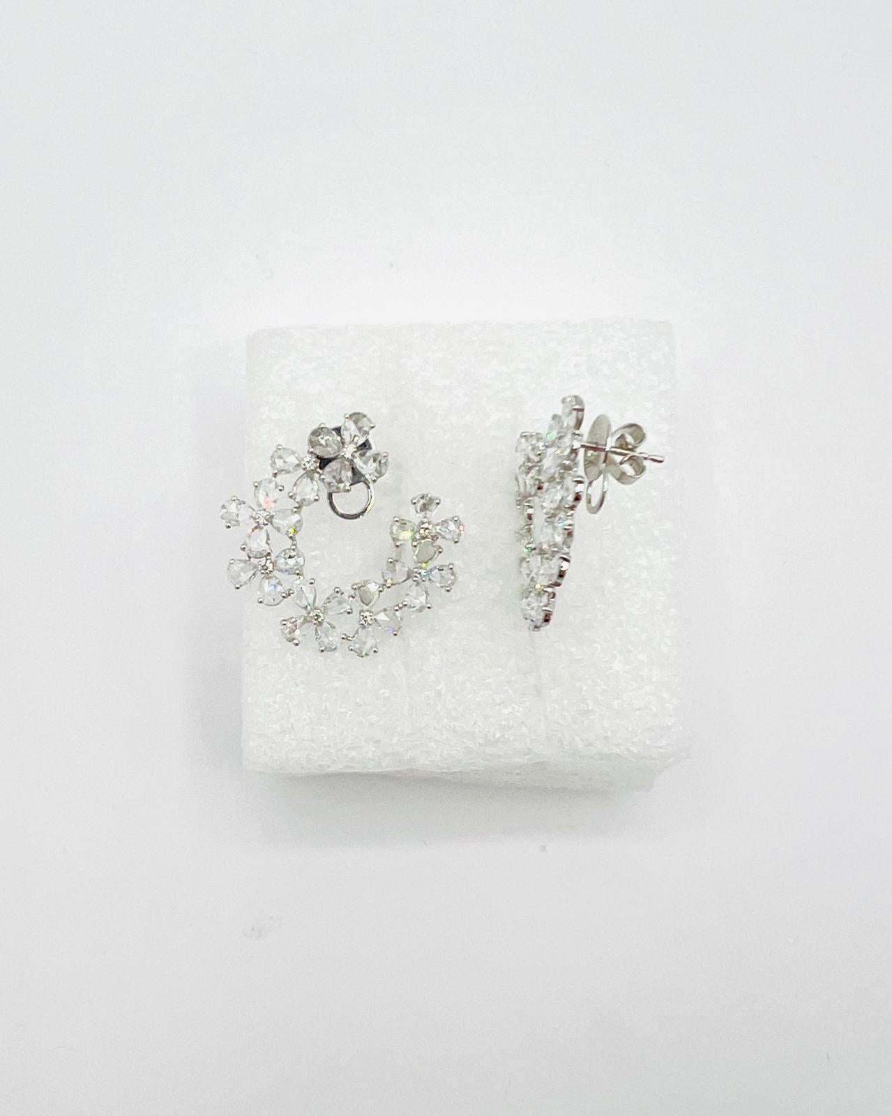 Weißer Diamant Birnen- und runder Rosenschliff-Blumen-Cluster-Ohrringe aus 18 Karat Weißgold im Angebot 2