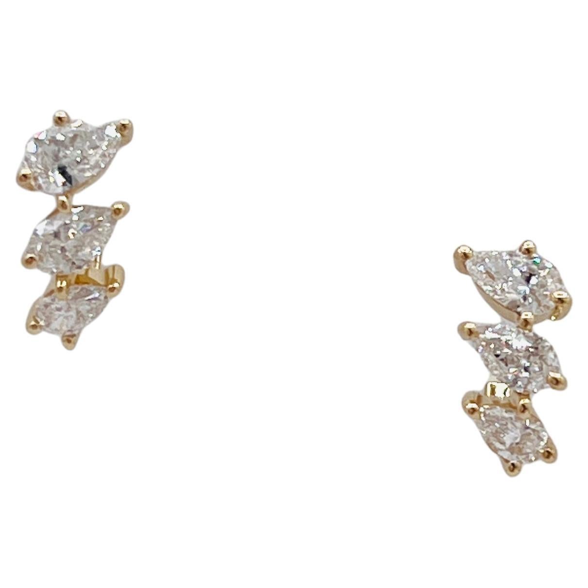 Orecchini con diamanti bianchi a forma di pera in oro giallo 14K in vendita