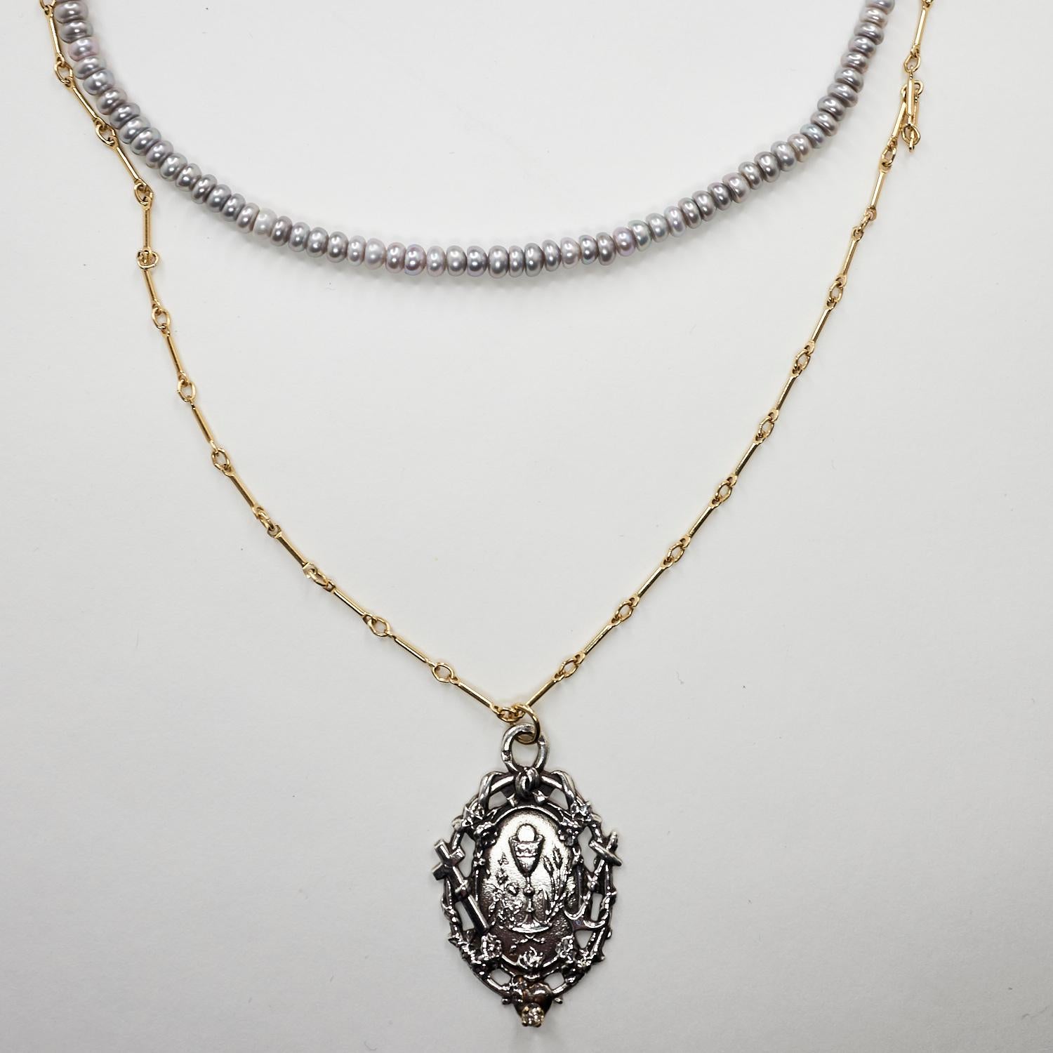 Weißer weißer Diamant Perlenkette Choker Doppelreihige Halskette mit Medaillon-Anhänger J Dauphin (Viktorianisch) im Angebot