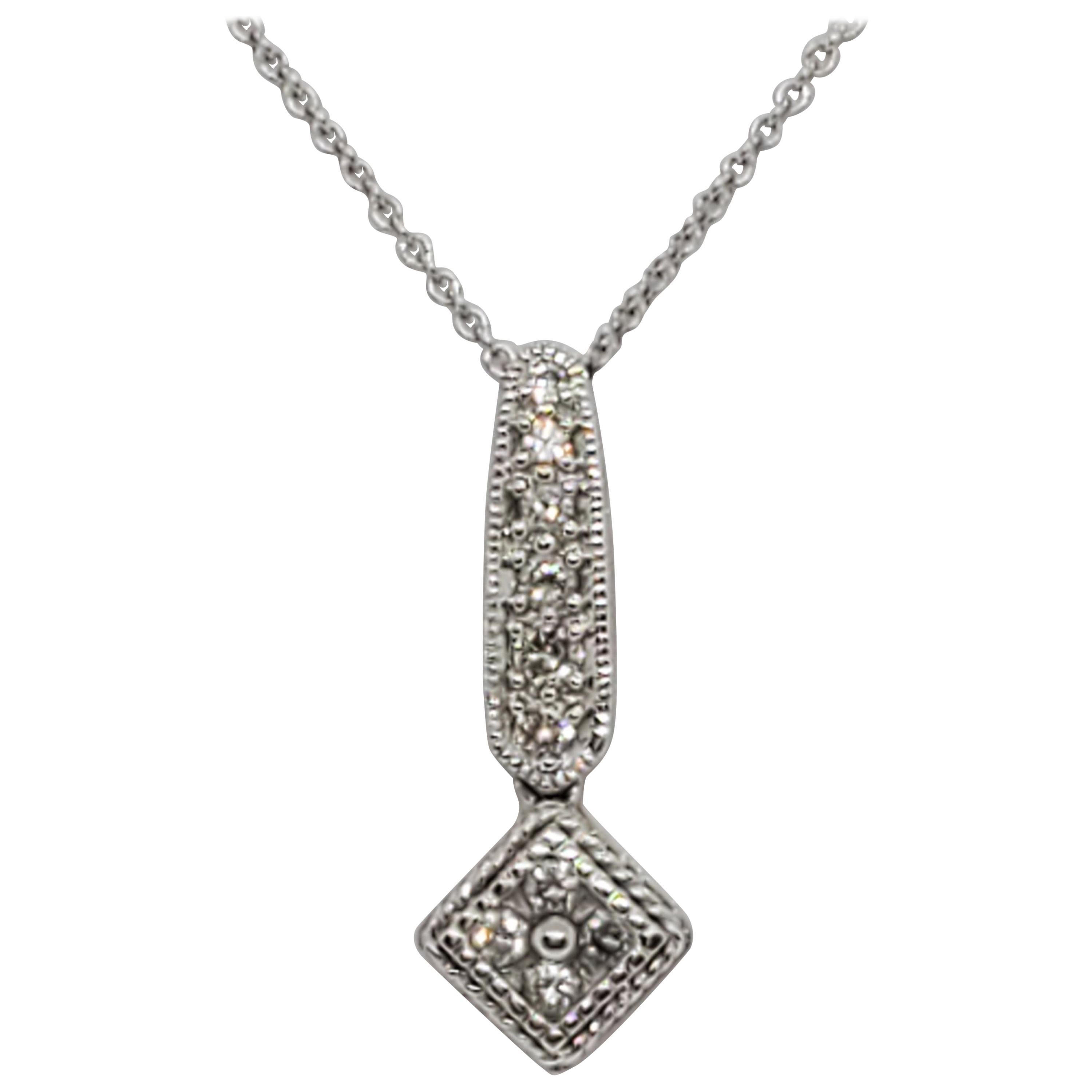White Diamond Pendant Necklace in 18k Gold For Sale