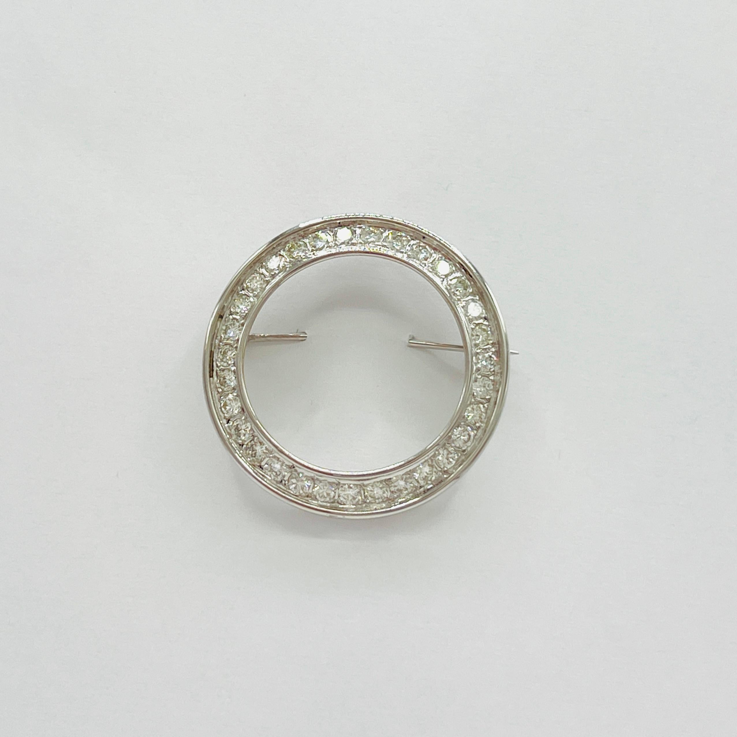 White Diamond Pin in Platinum In New Condition For Sale In Los Angeles, CA