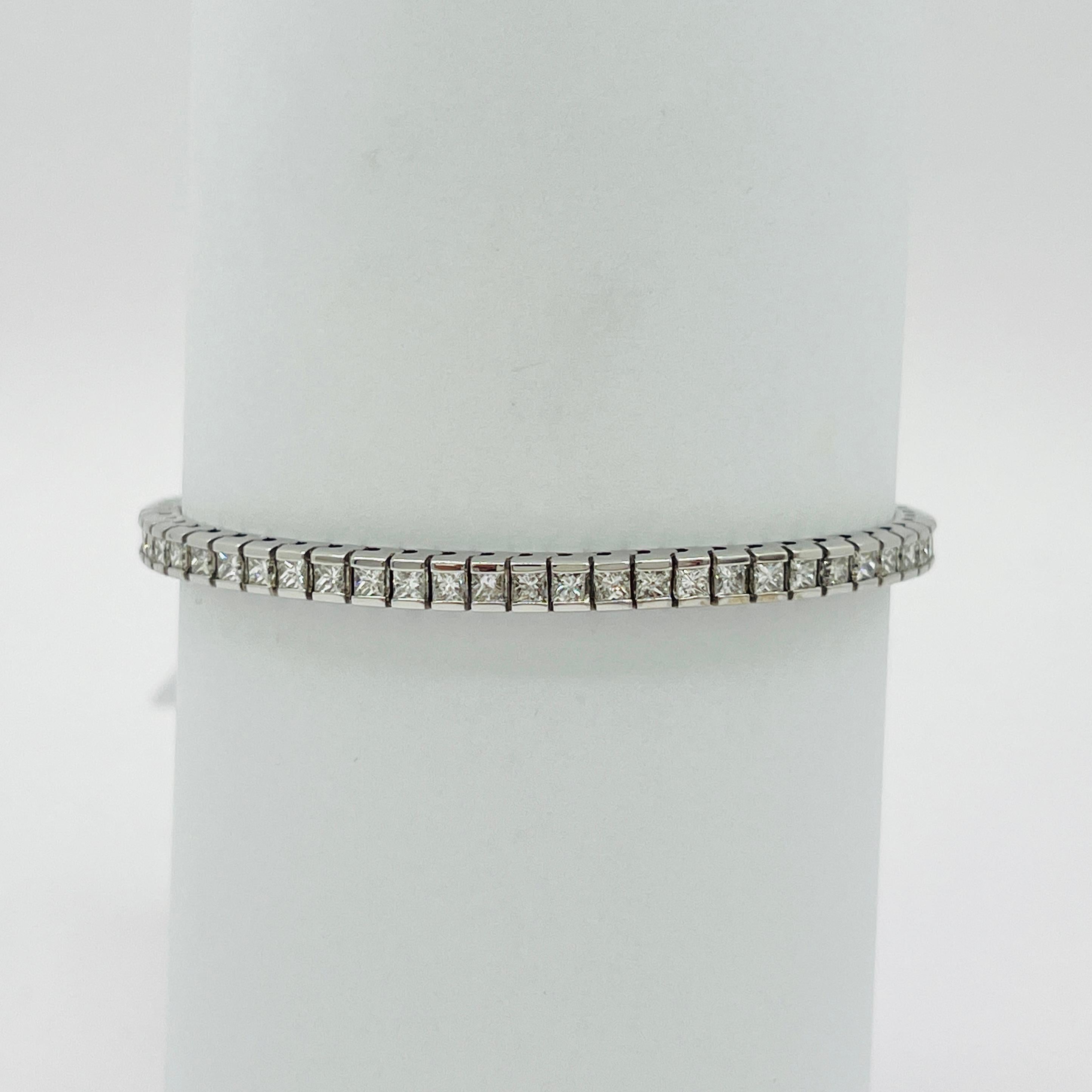 Weißes Diamant-Tennisarmband mit Prinzessinnenschliff aus 14K Weißgold im Zustand „Neu“ in Los Angeles, CA