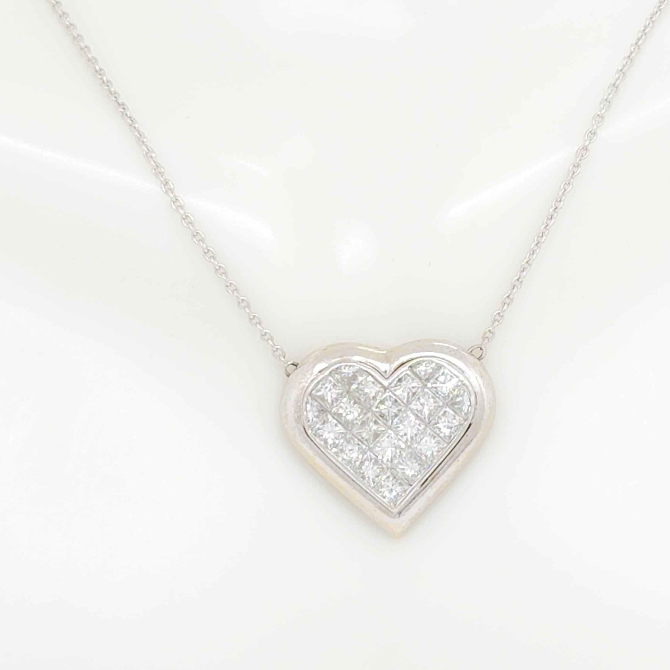 White Diamond Princess Cut Heart Pendant Necklace in 18k In New Condition For Sale In Los Angeles, CA