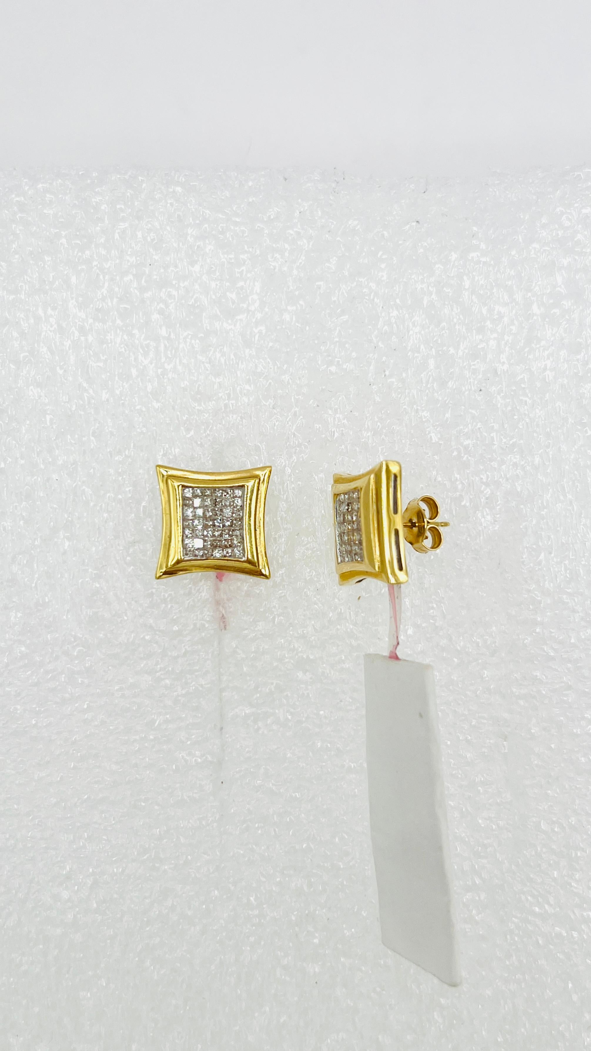 Boucles d'oreilles en or jaune 14 carats diamant blanc taille princesse Unisexe en vente