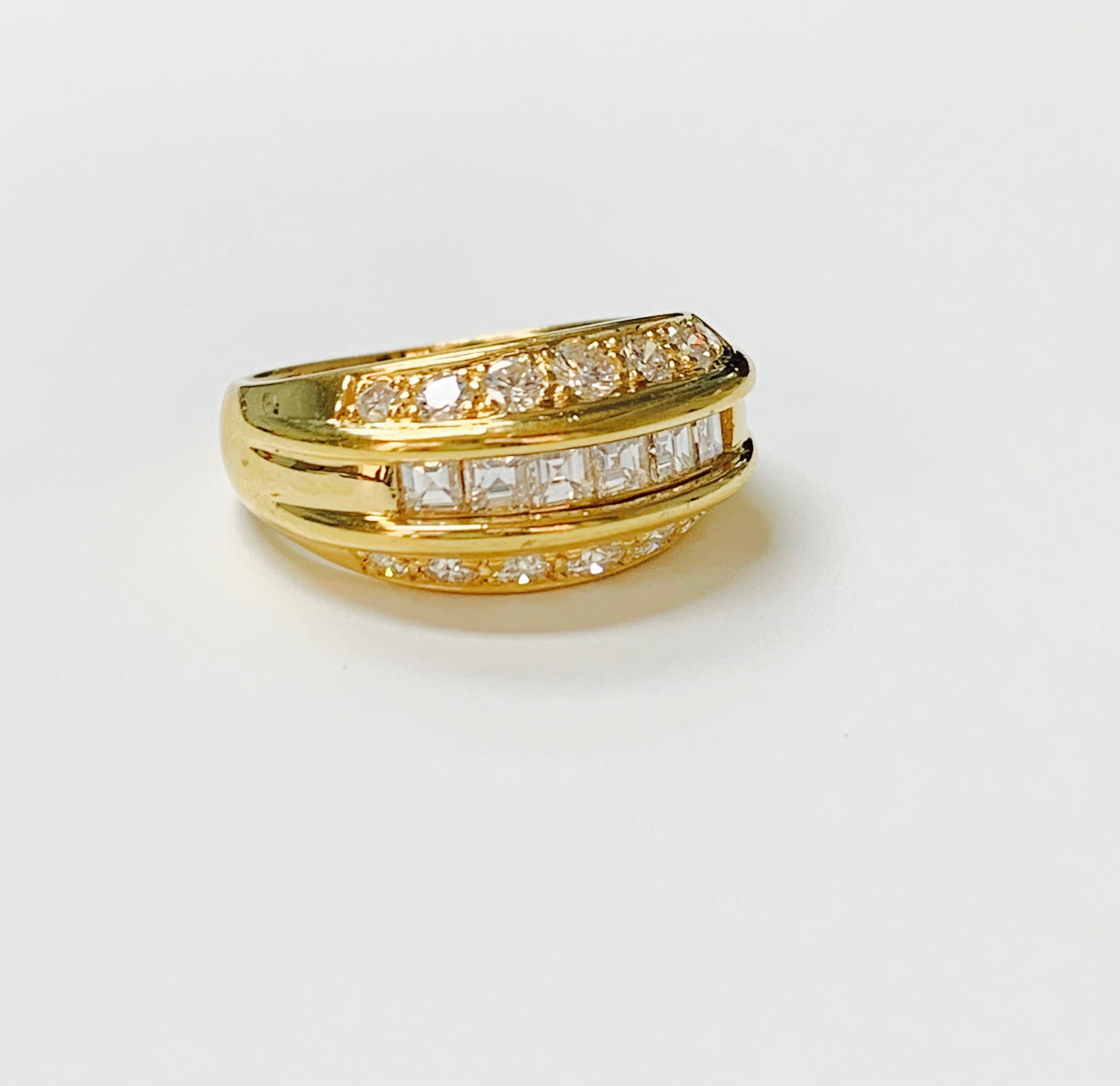 Round Cut White Diamond Ring in 18 Karat Yellow Gold For Sale