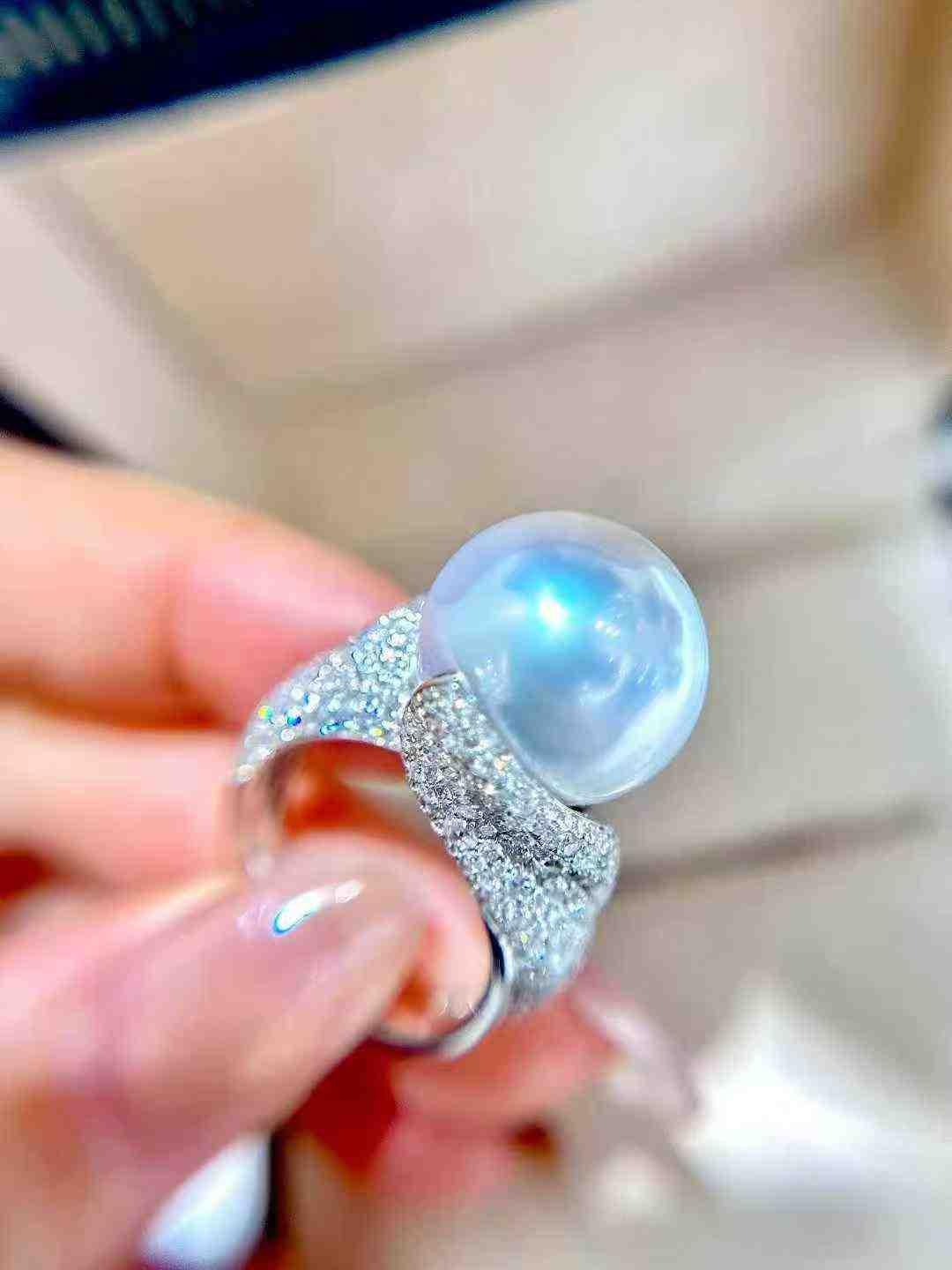 Anello con diamante bianco in oro 18 carati e design a principessa conchiglia in vendita 5