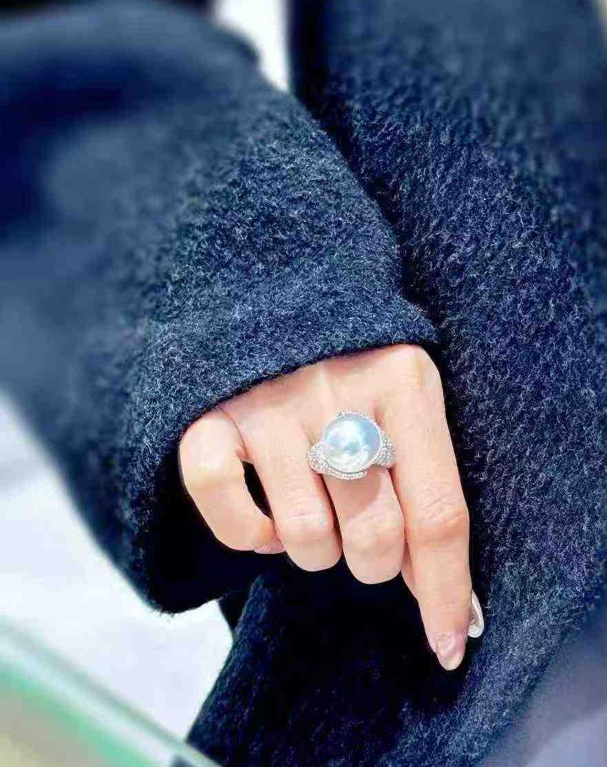 Anello con diamante bianco in oro 18 carati e design a principessa conchiglia in vendita 2