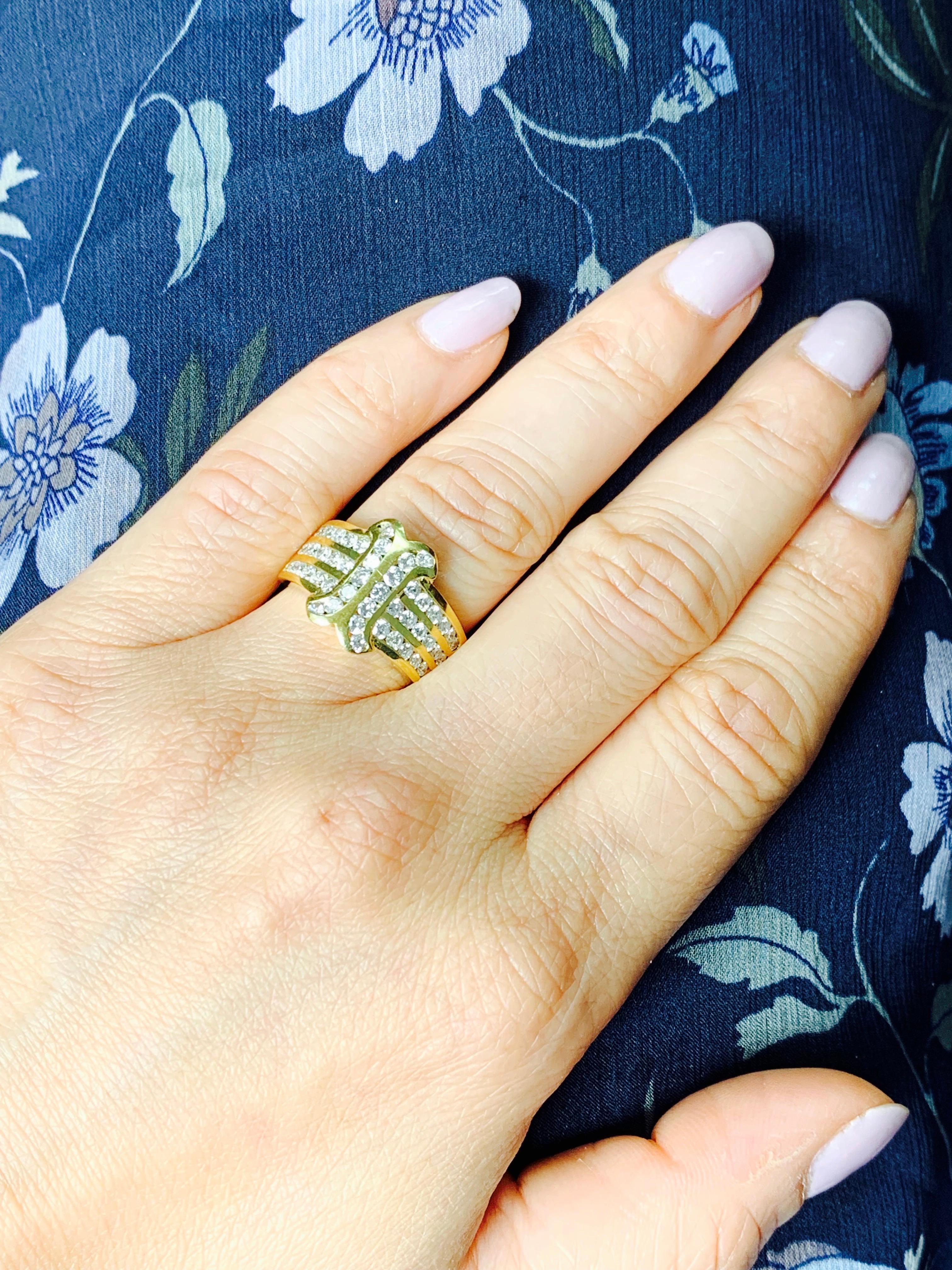 Bague en or jaune 18 carats avec diamants blancs en vente 5