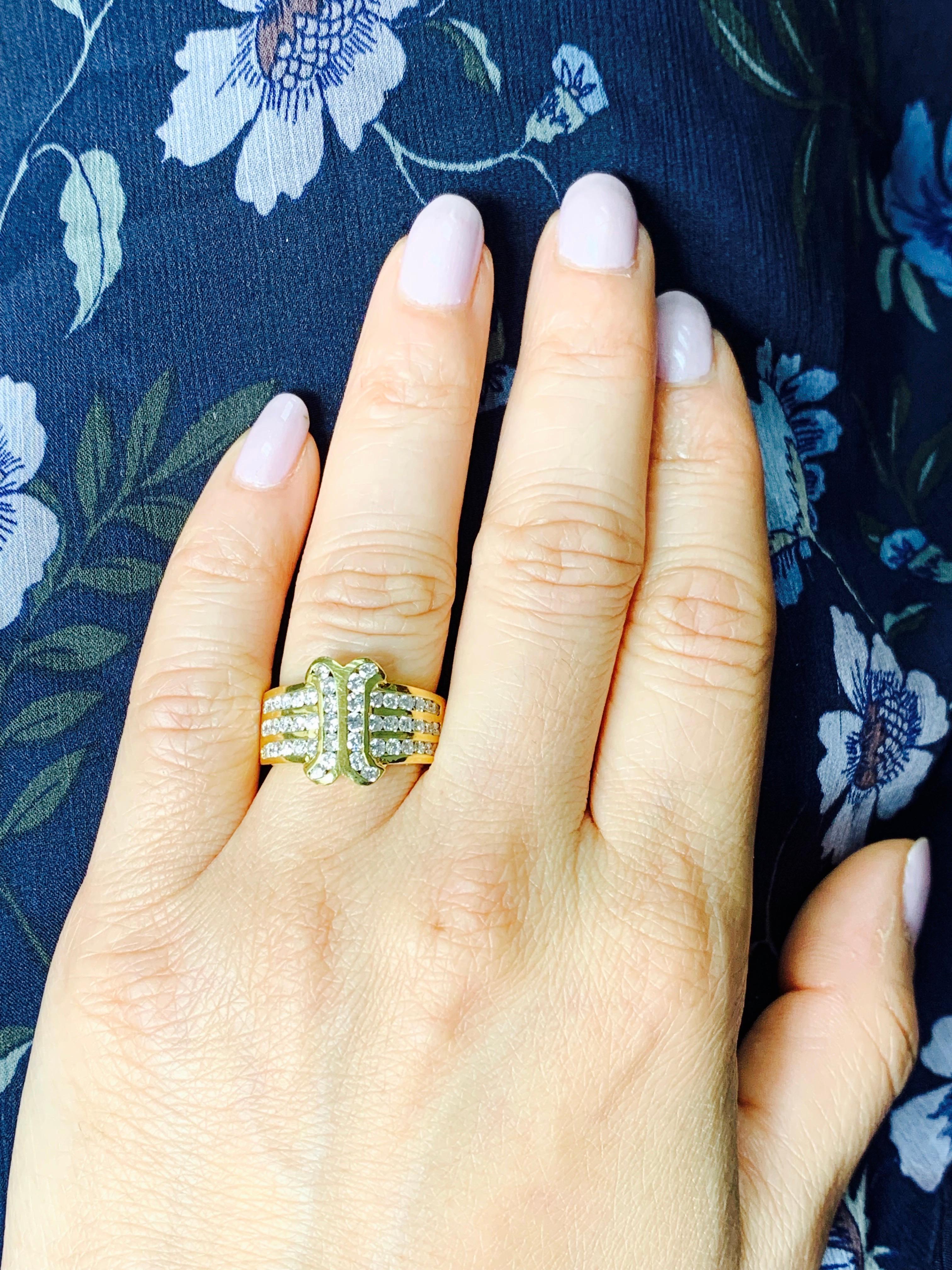 Bague en or jaune 18 carats avec diamants blancs en vente 4