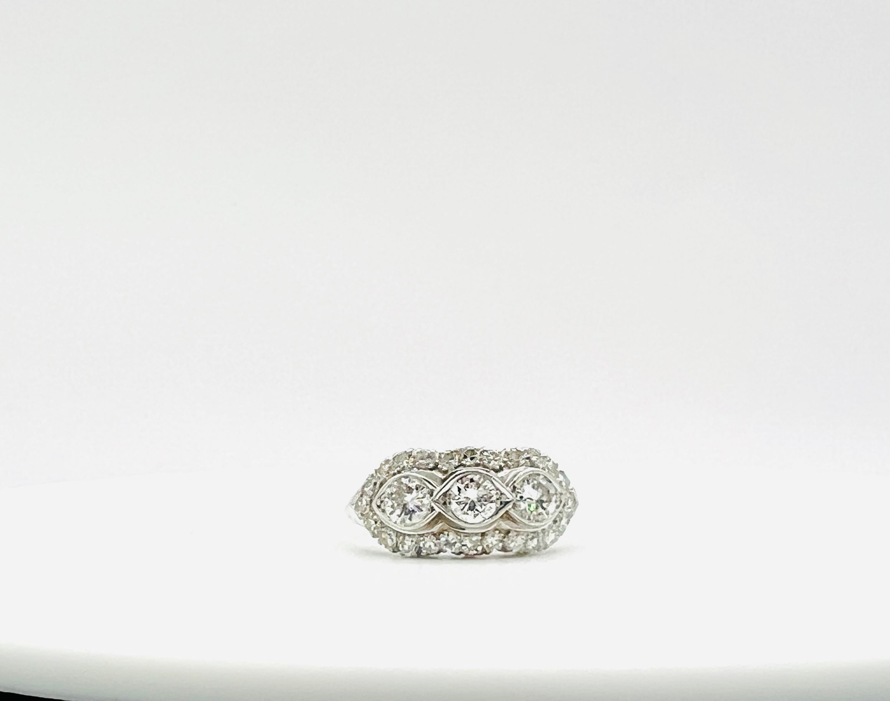 White Diamond Ring in Platinum In New Condition For Sale In Los Angeles, CA