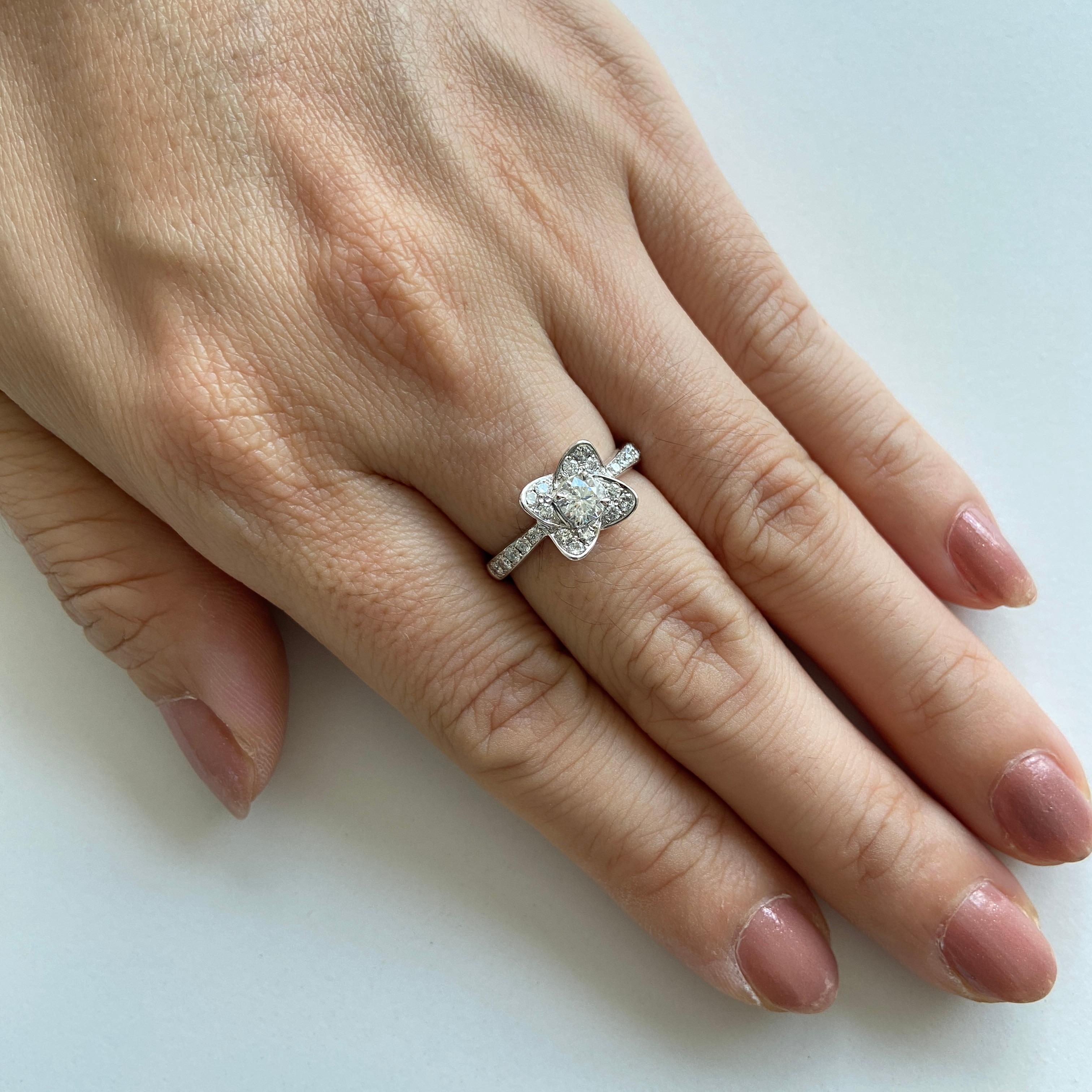 Round Cut White Diamond Ring with Certified Solitaire Center Diamond For Sale