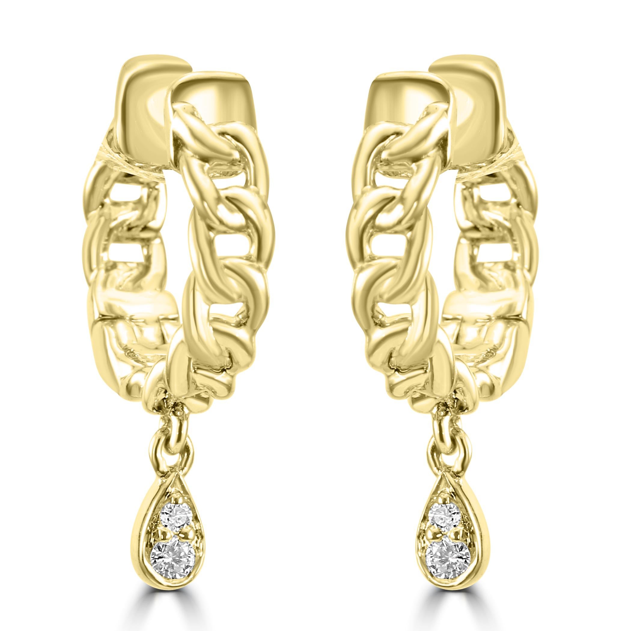 Voici nos magnifiques boucles d'oreilles fashion huggie hoop, conçues pour apporter une touche d'éclat à n'importe quelle tenue. 

Chaque boucle d'oreille est ornée de 2 diamants blancs ronds, soit 4 diamants ronds pour la paire, d'une valeur totale
