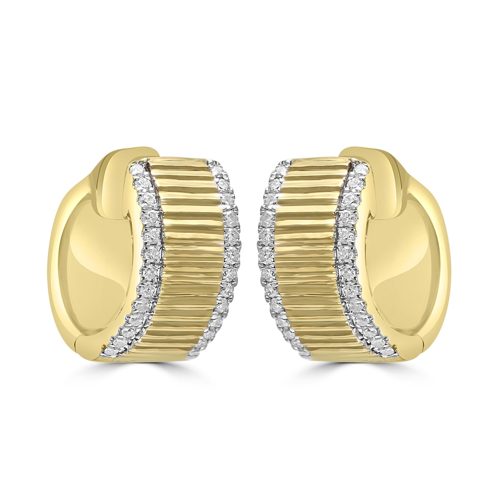 Enhance your style with our gorgeous 14K Yellow Gold Fashion Huggie Dangle Earrings, adorned with 0.12 carats of dazzling White Diamond Rounds. These earrings offer a perfect blend of sophistication and modern flair, making them a versatile and