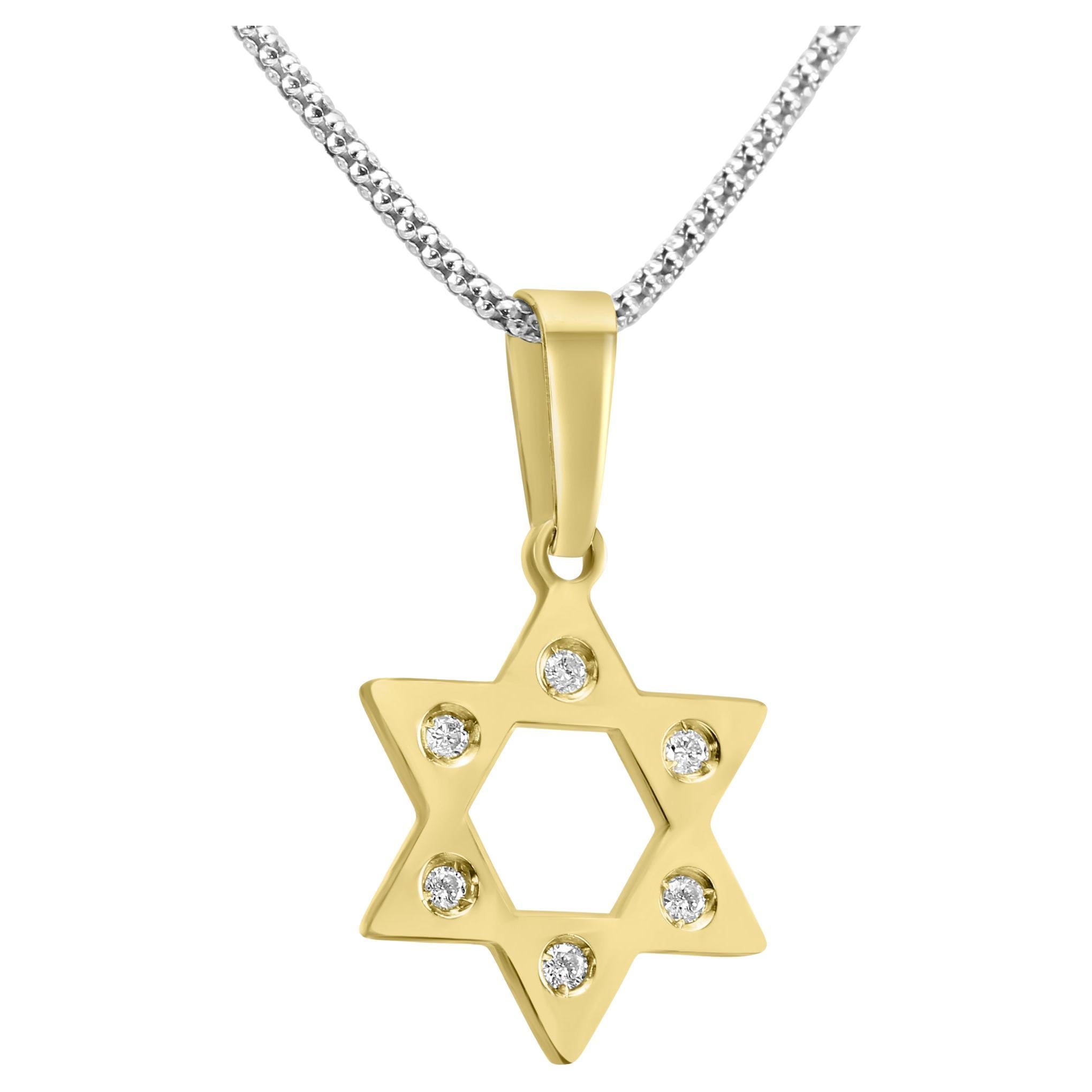 White Diamond Round 18 Karat Yellow Gold "Star Of David" Fancy Fashion Pendent
