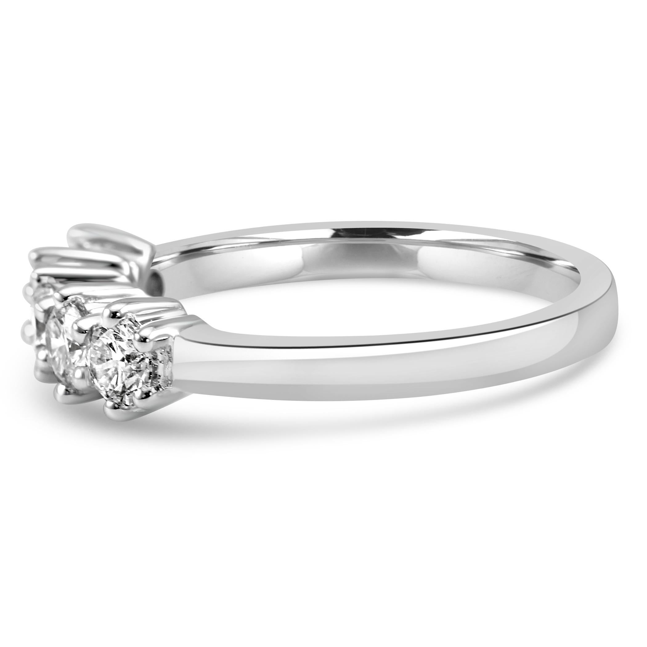 For Sale:  White Diamond Round 18 Karat Gold 5 Stone Engagement Cocktail Fashion Band Ring 3